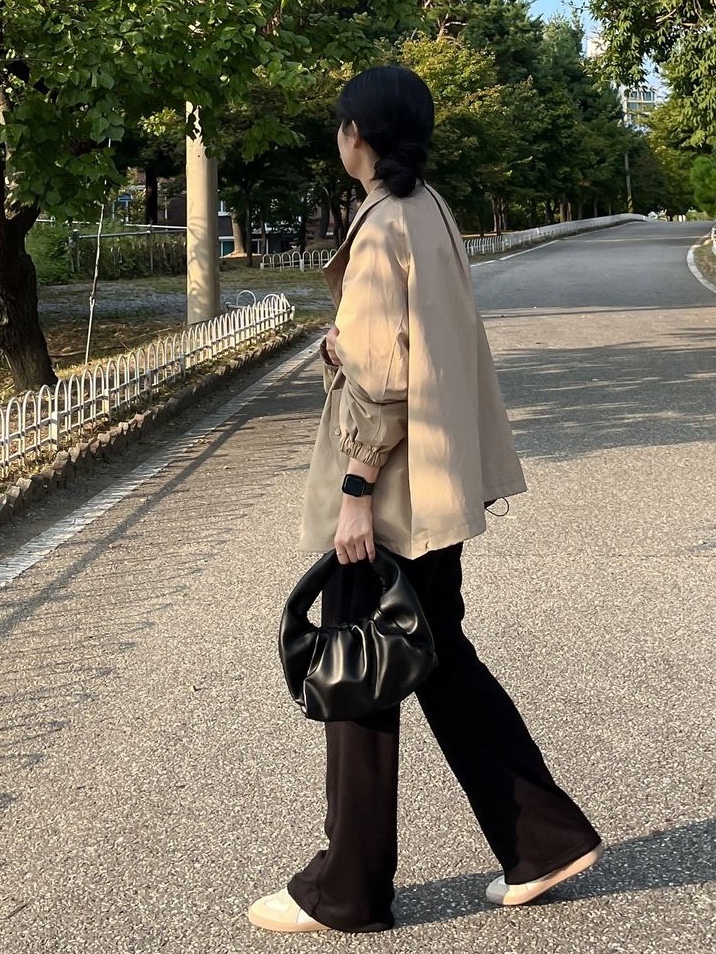 Siyazu SIPT7134 Relaxed banding slacks Black 착용 스타일 - 1