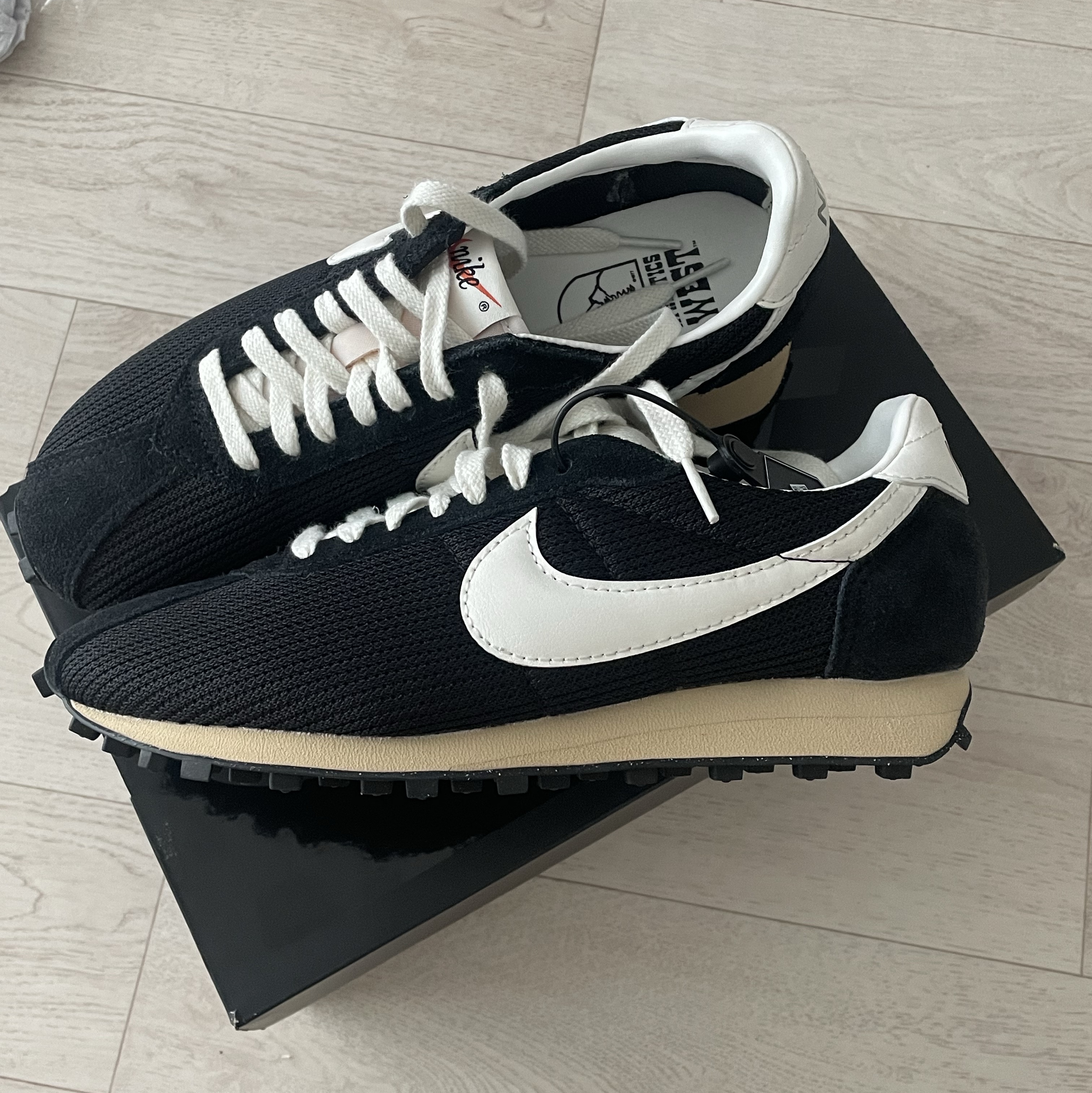 Nike LD-1000 SP Black and Sail 착용 스타일