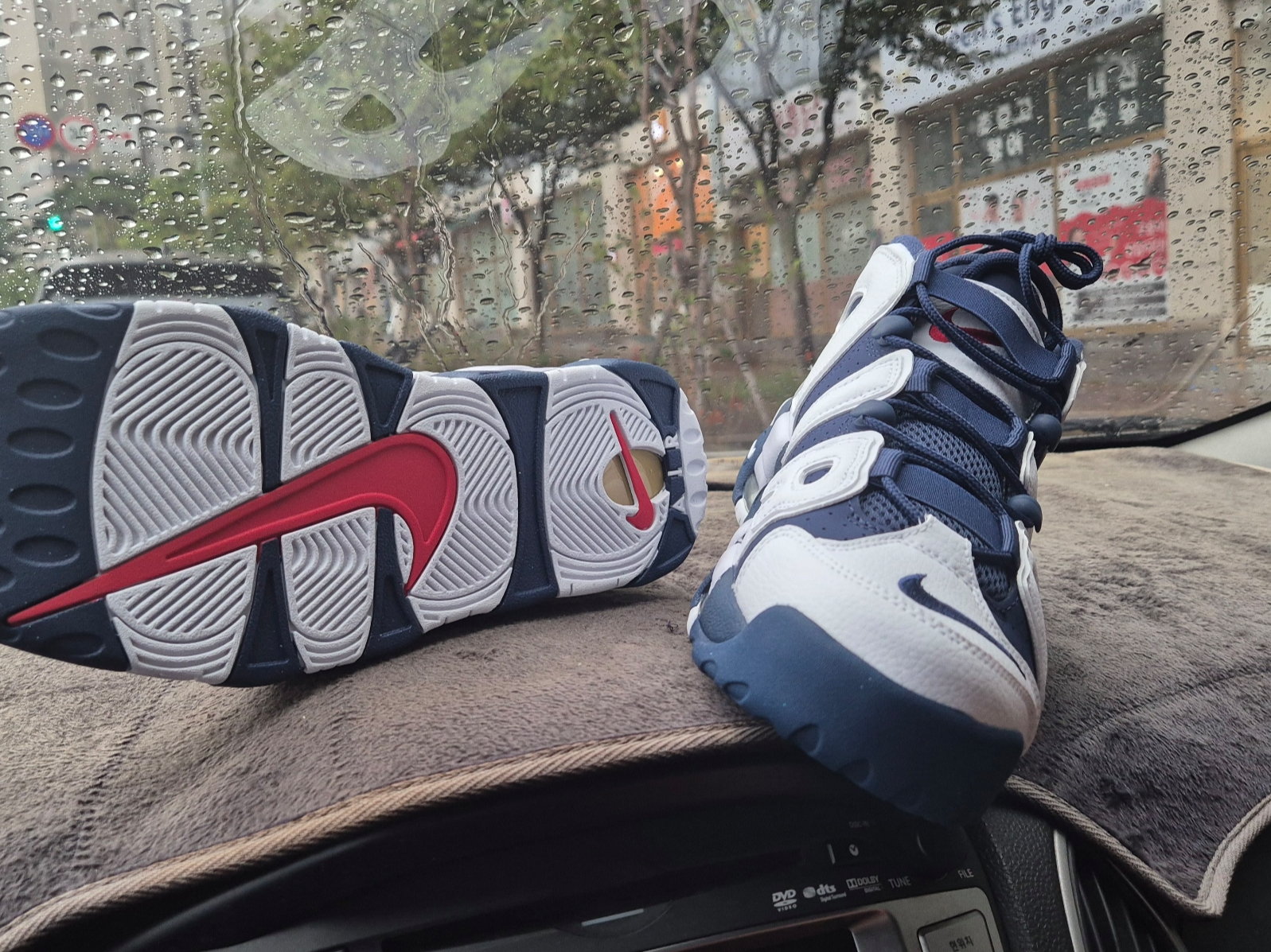 Nike Air More Uptempo 96 White Midnight Navy 착용 스타일 - 3