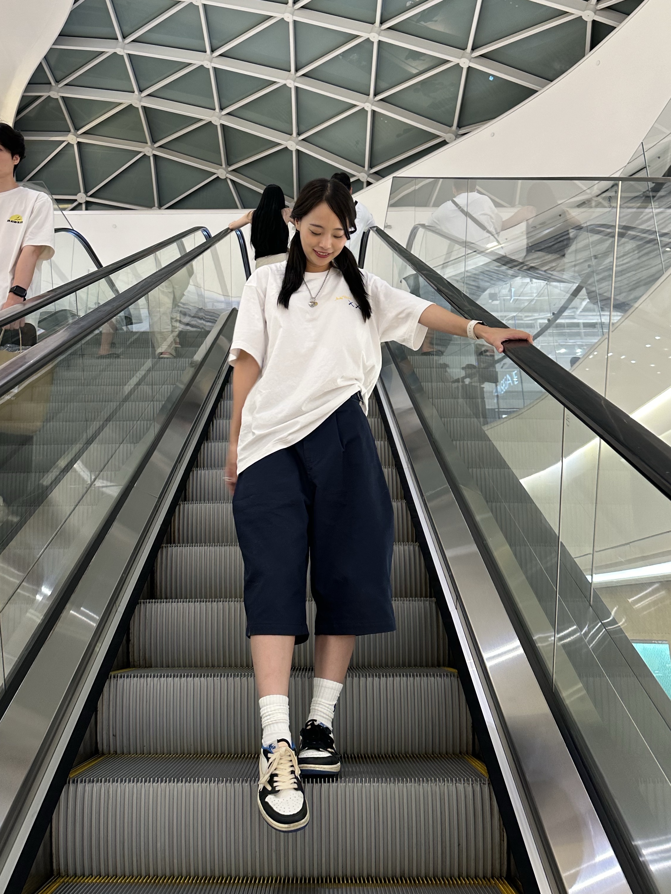 Uniqlo UT x Kaws x Warhol Socks A White, Jordan 1 x Travis Scott x Fragment Retro Low OG SP Military Blue 착용 스타일 - 6
