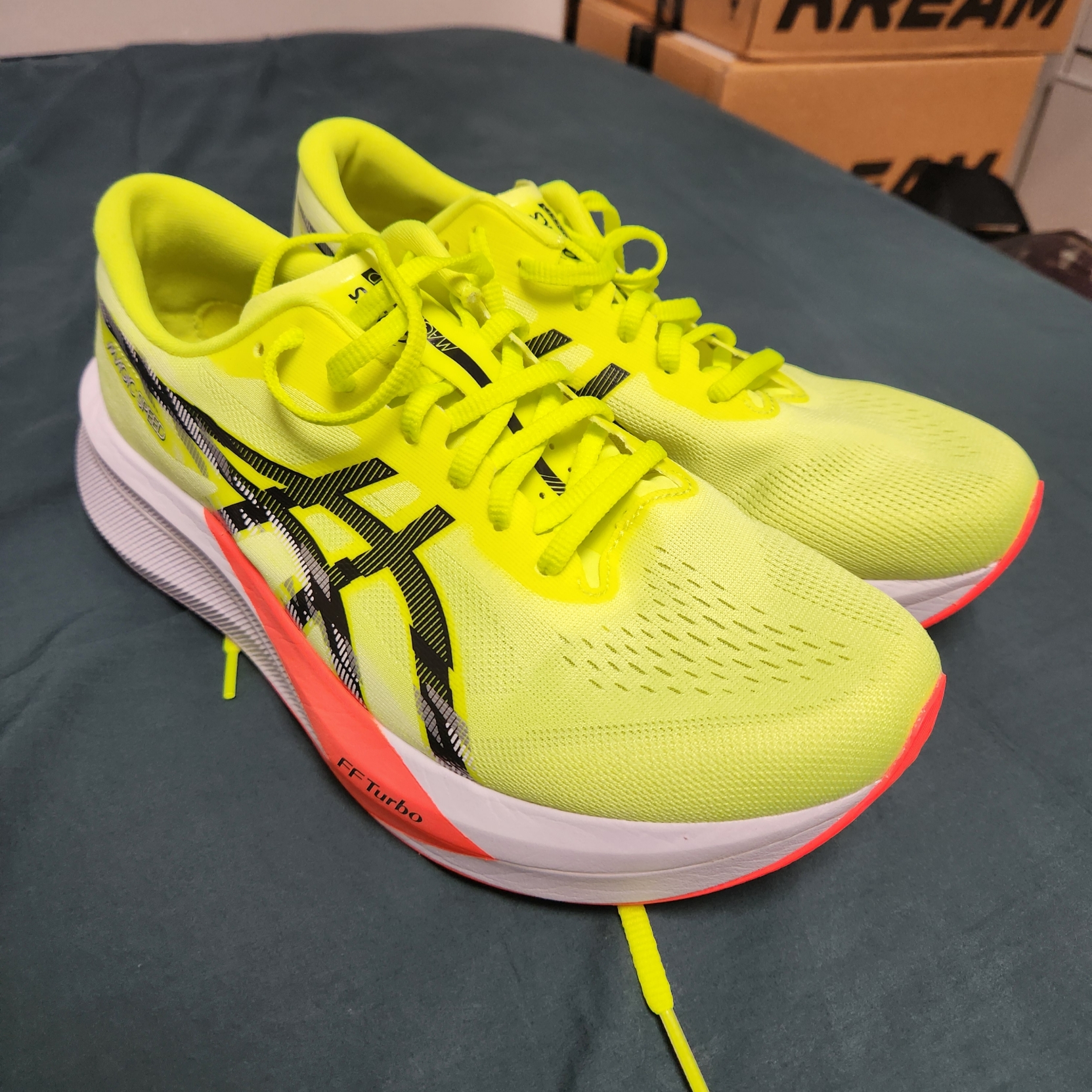 Asics Magic Speed 4 Safety Yellow Black - 2E Wide 착용 스타일