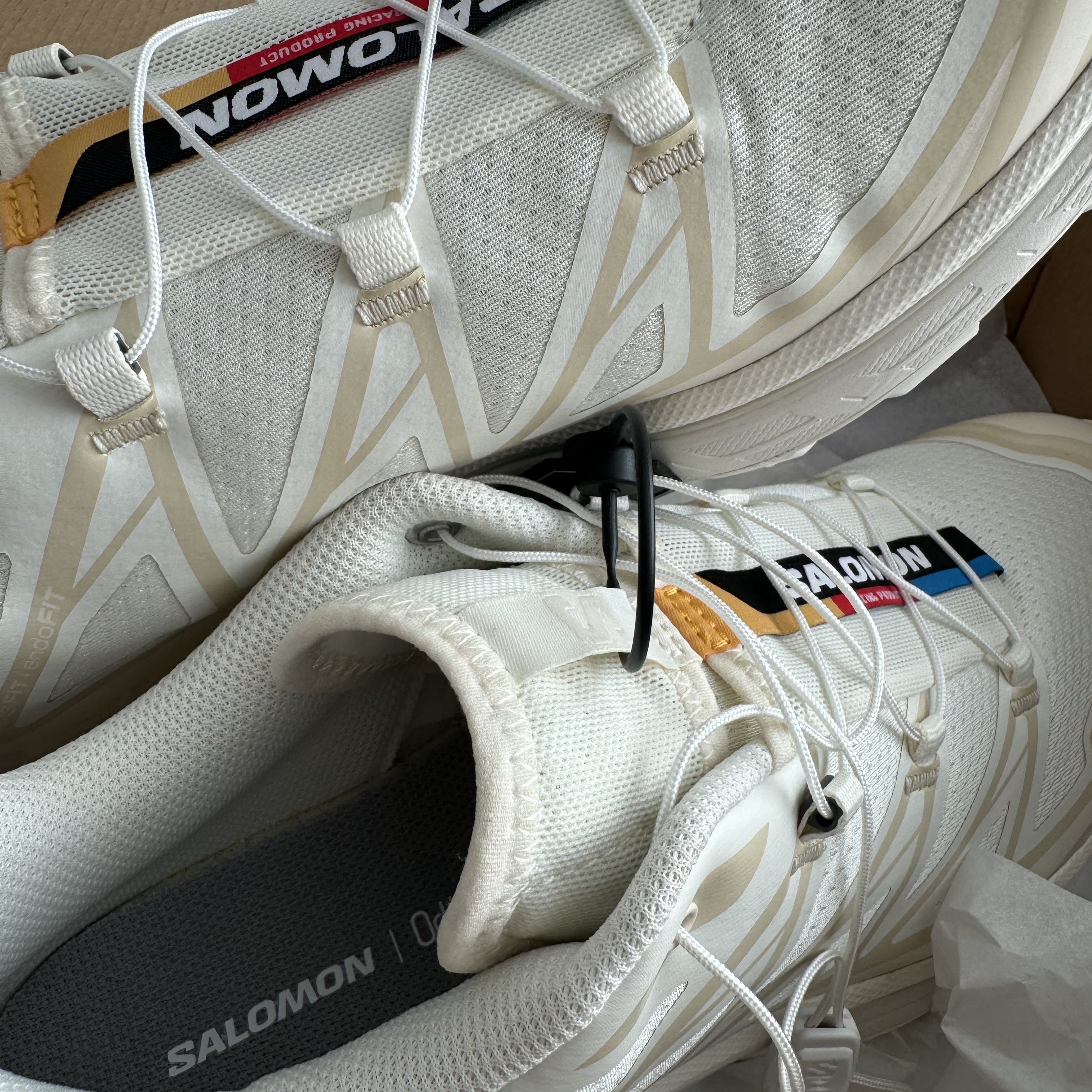 Salomon XT-6 Vanilla Ice Almond Milk 착용 스타일