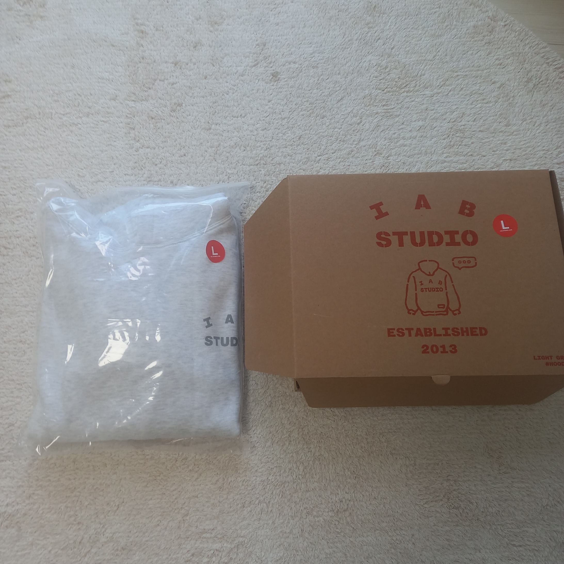 IAB Studio Hoodie Light Gray 착용 스타일 - 7