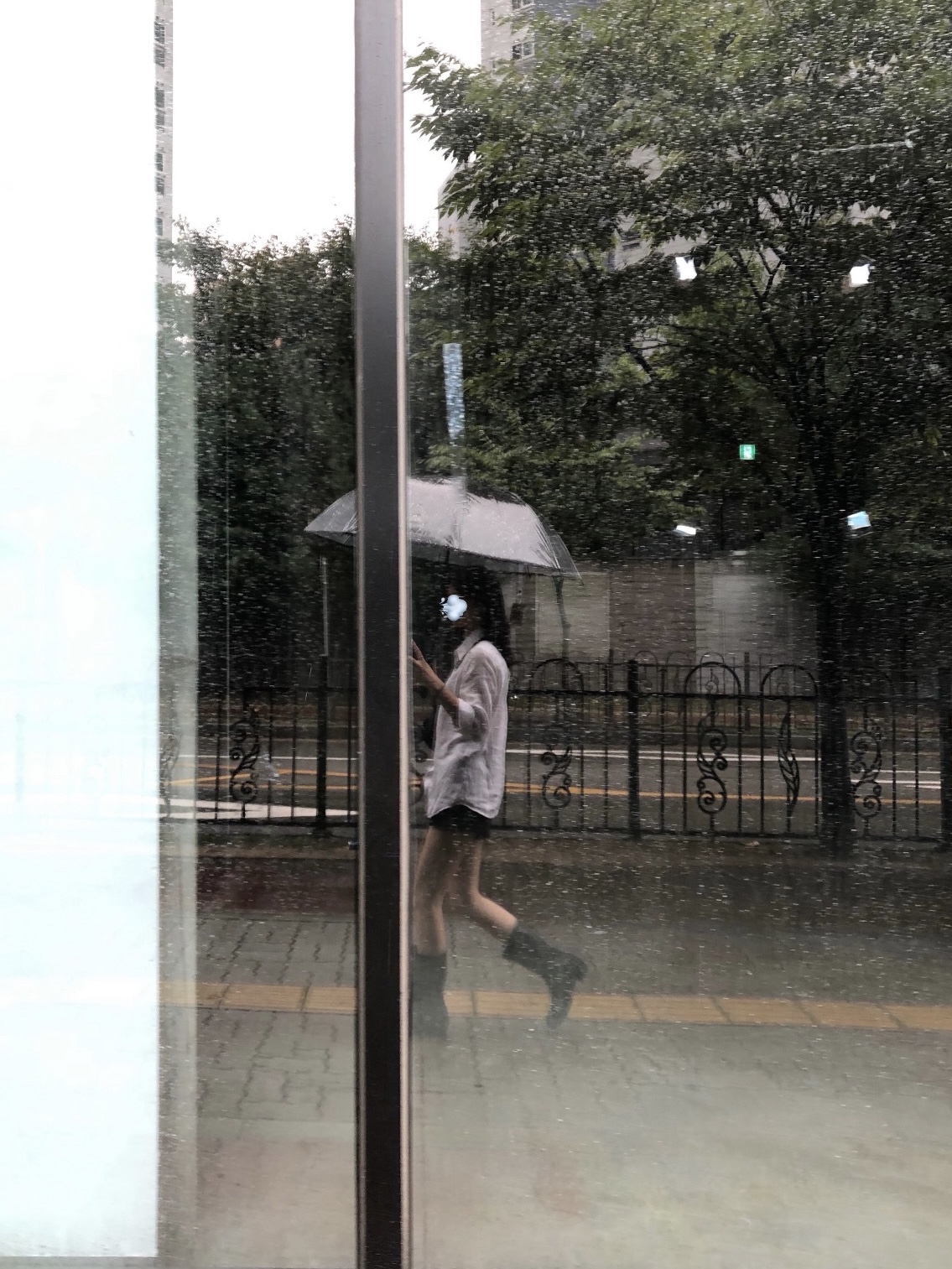 (W) Hunter Original Short Rain Boots Black, Starbucks Rainy Day Transparent Umbrella Black 착용 스타일