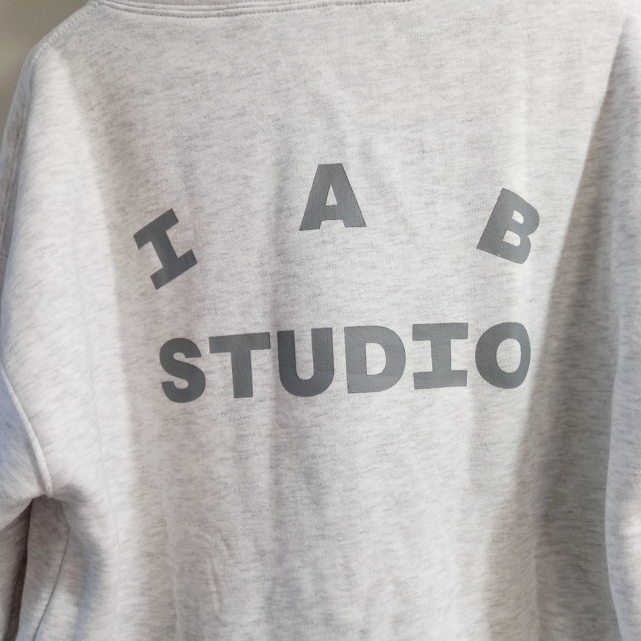 IAB Studio Hoodie Light Gray 착용 스타일 - 4