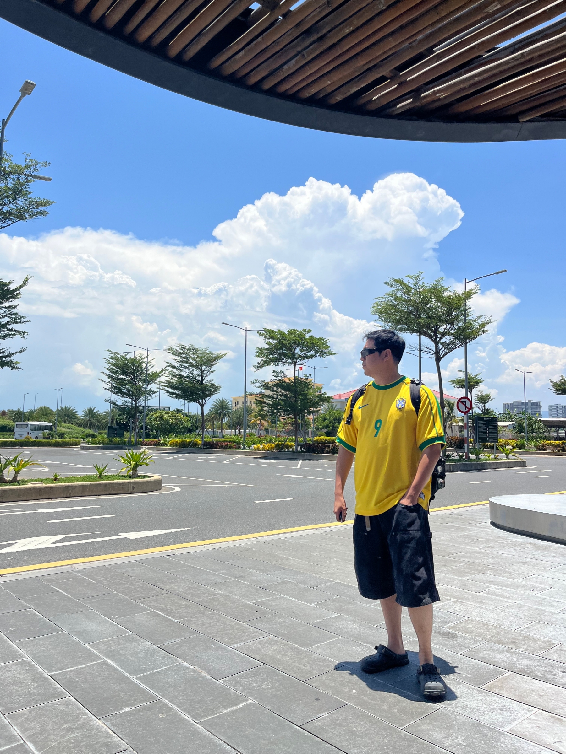 Nike Brazil 1998 Reissue Soccer Replica Jersey Varsity Maize Ronaldo (Marking Ver.), Supreme Washed Corduroy Double Knee Painter Short Black - 24SS 착용 스타일