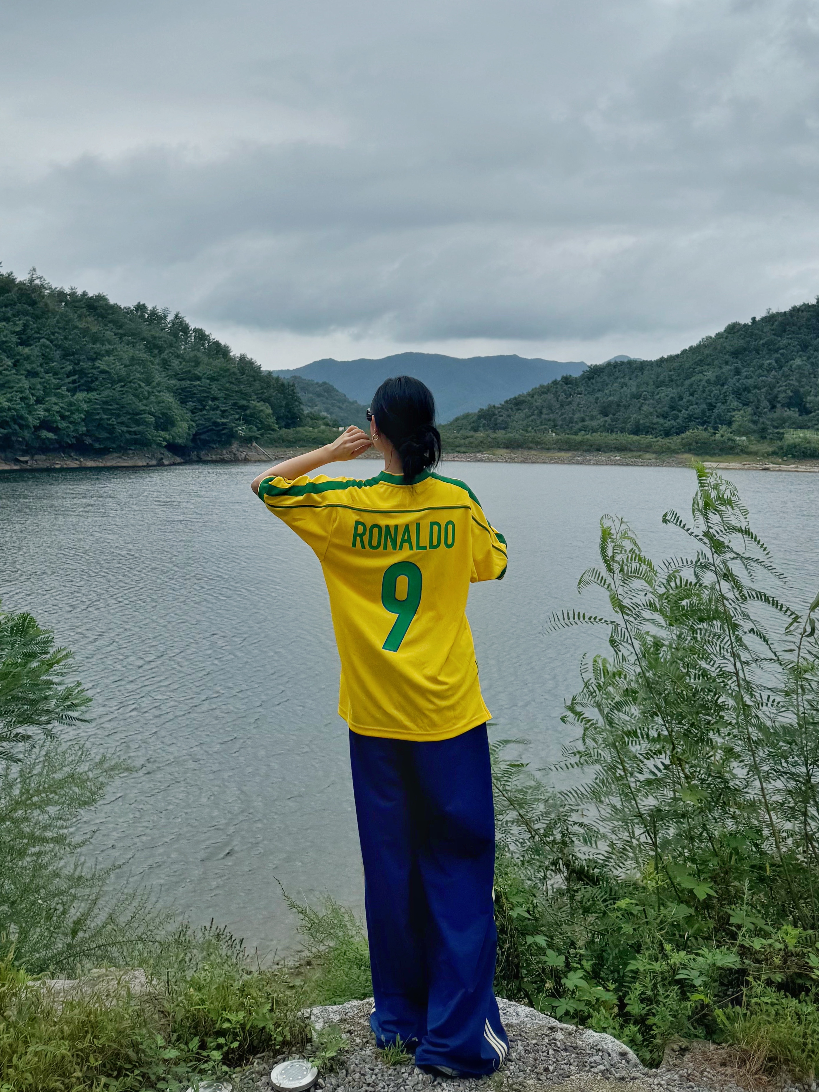Nike Brazil 1998 Reissue Soccer Replica Jersey Varsity Maize Ronaldo (Marking Ver.), Balenciaga Swift Oval Sunglasses Black 착용 스타일 - 8