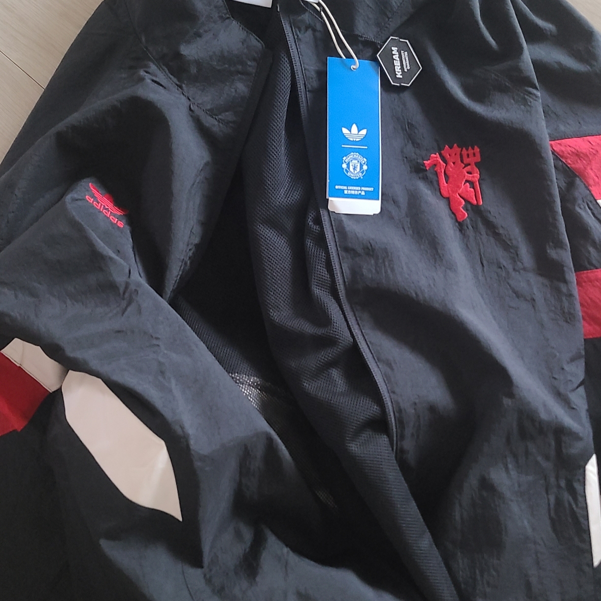 Adidas Manchester United Originals Track Top Black Red - KR Sizing 착용 스타일 - 1