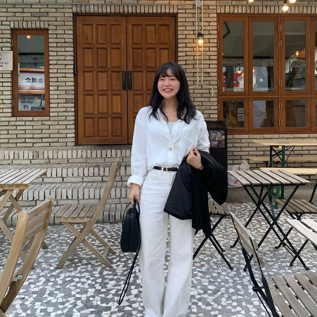 Siyazu SITP5160 Loose Fit Linkel Silky Shirt White 착용 스타일 - 2