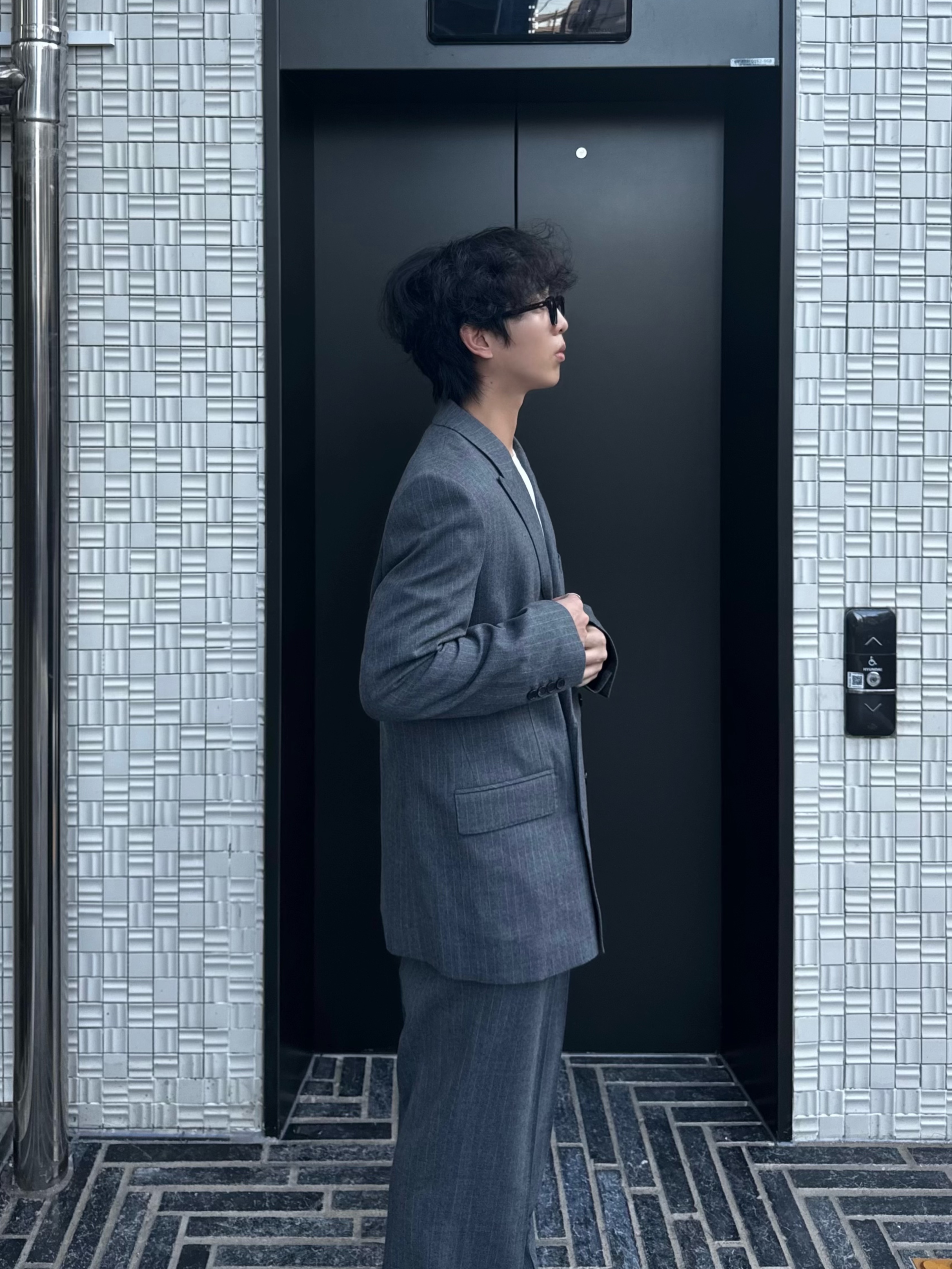 [KREAM 단독] L'H.A.S New Double Breasted Mens Jacket - Gray, [KREAM 단독] L'H.A.S New Relax-Rised Pants - Gray 착용 스타일 - 3