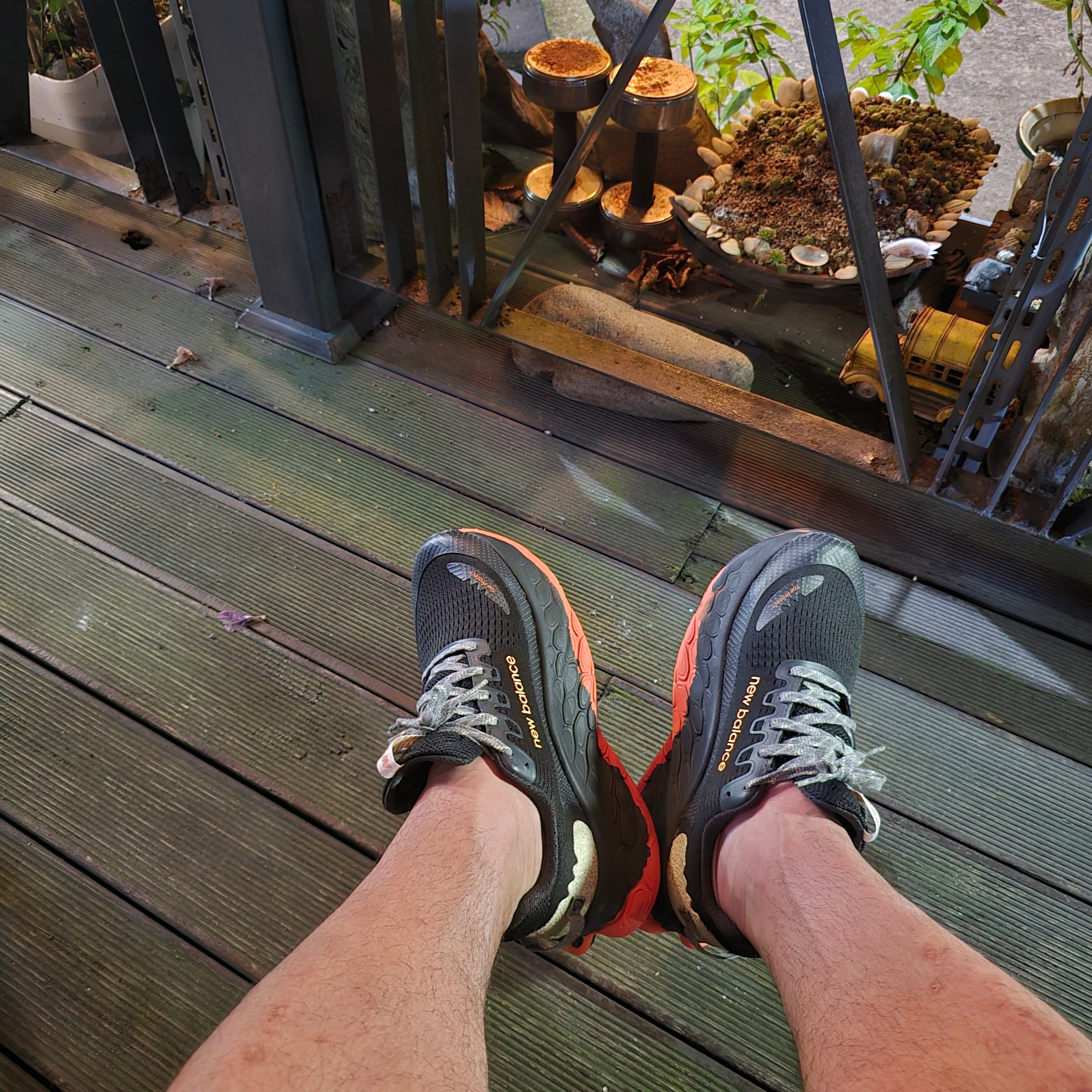 New Balance Fresh Foam X More Trail v3 Black Cayenne - 2E Wide 착용 스타일