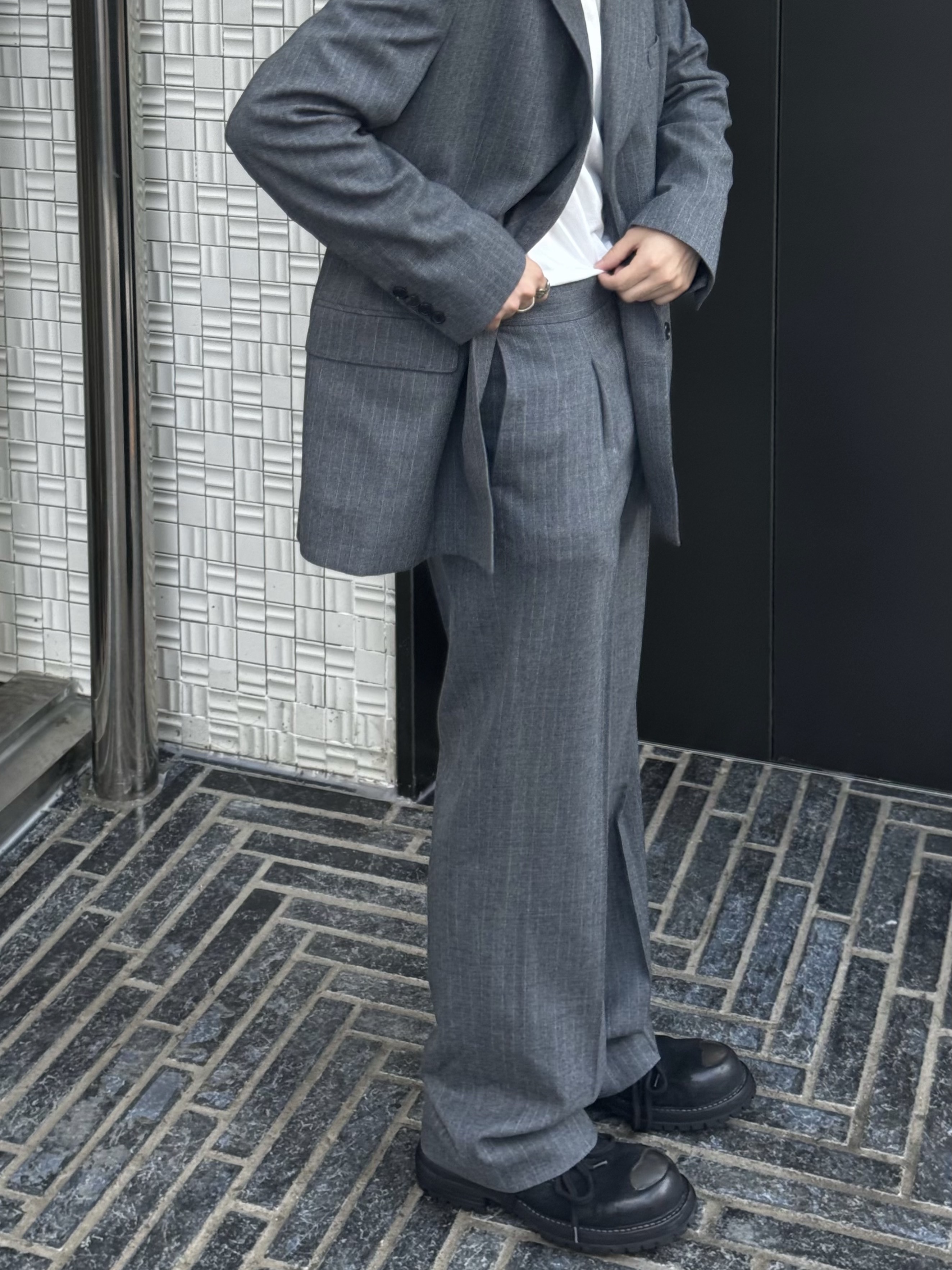 [KREAM 단독] L'H.A.S New Double Breasted Mens Jacket - Gray, [KREAM 단독] L'H.A.S New Relax-Rised Pants - Gray 착용 스타일 - 2