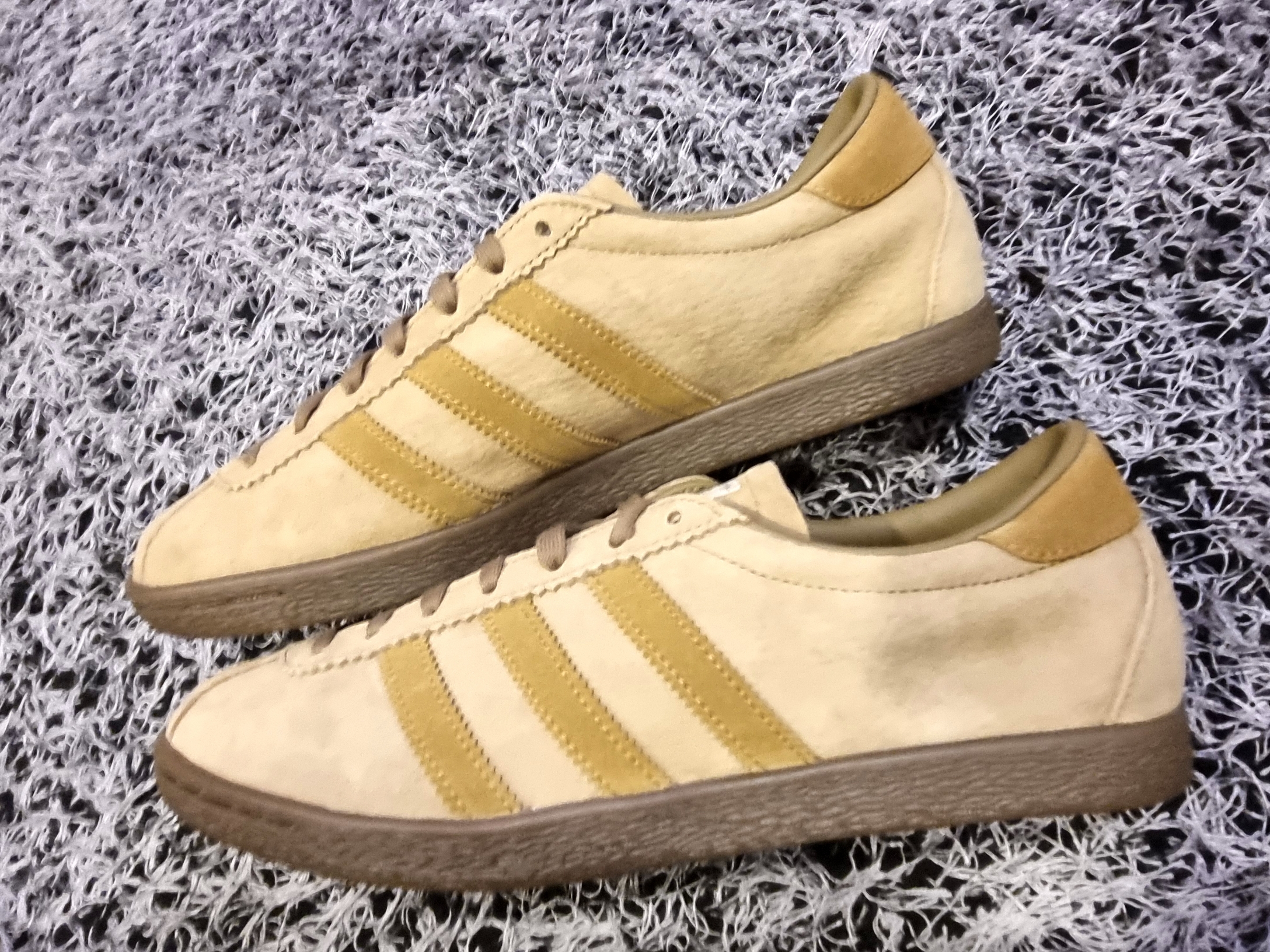 Adidas Tobacco Pantone Mesa 착용 스타일 - 3