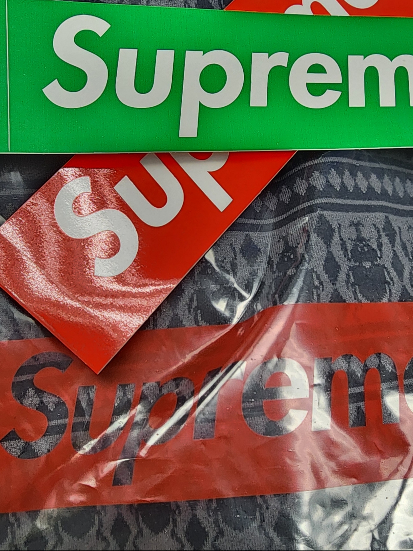 Supreme Jacquard Scarab S/S Top Black - 24FW 착용 스타일