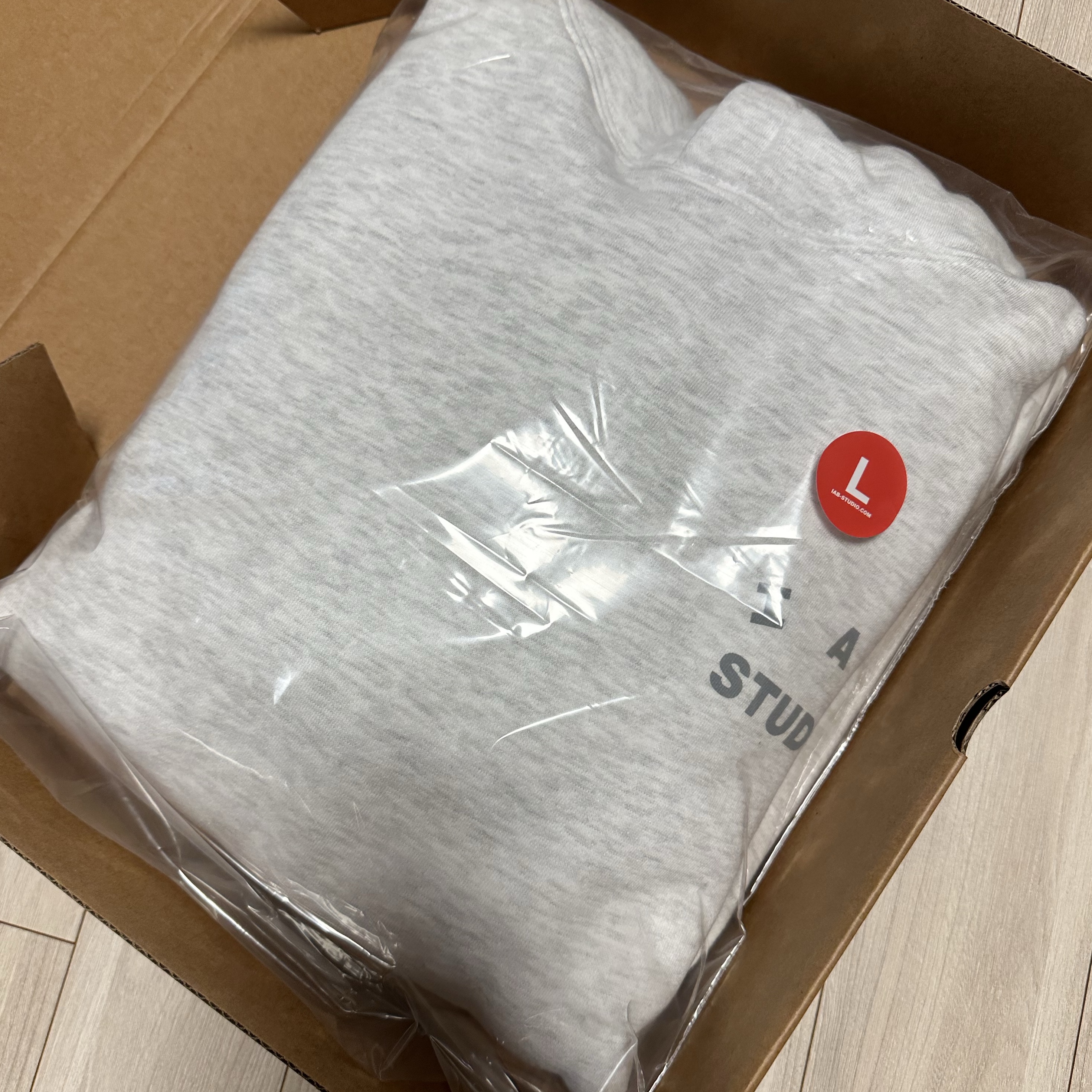 IAB Studio Hoodie Light Gray 착용 스타일 - 4