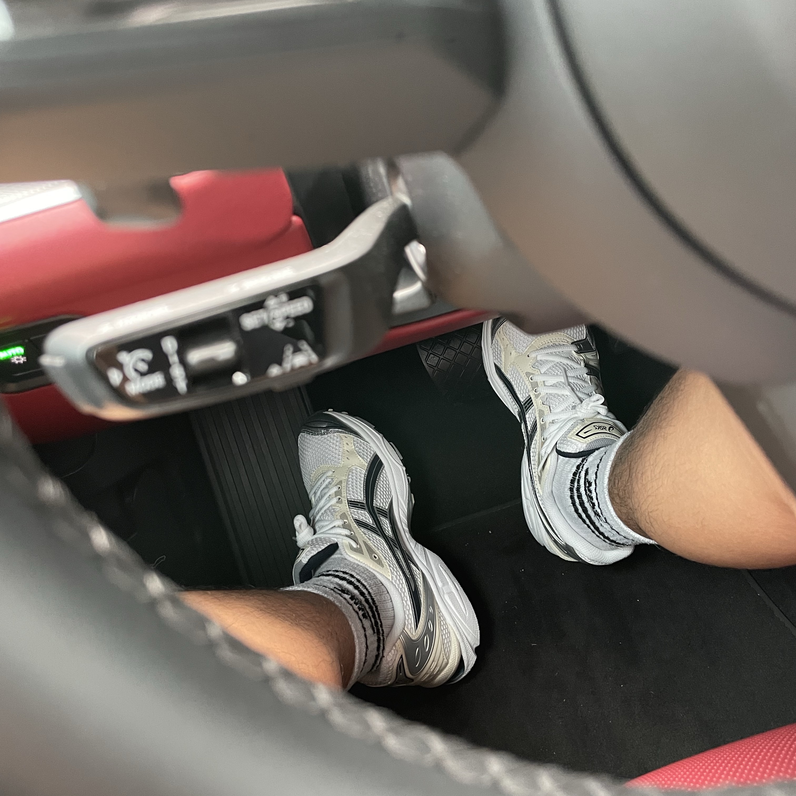 (W) Asics Gel-Kayano 14 White Midnight 착용 스타일