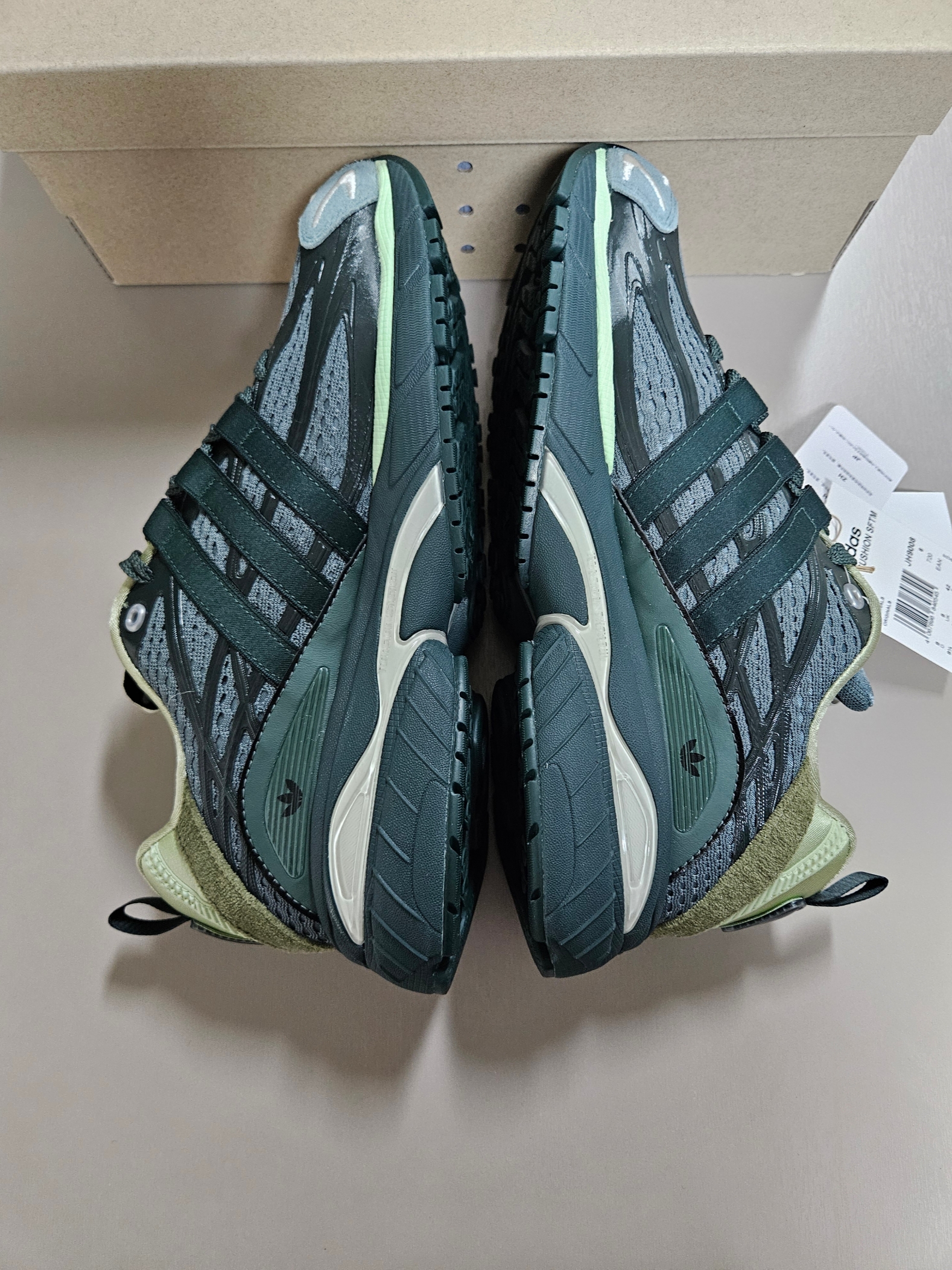 Adidas x Song for the Mute Adistar Cushion Shadow Green College Green, Adidas Samba Vegan Black White 착용 스타일 - 5