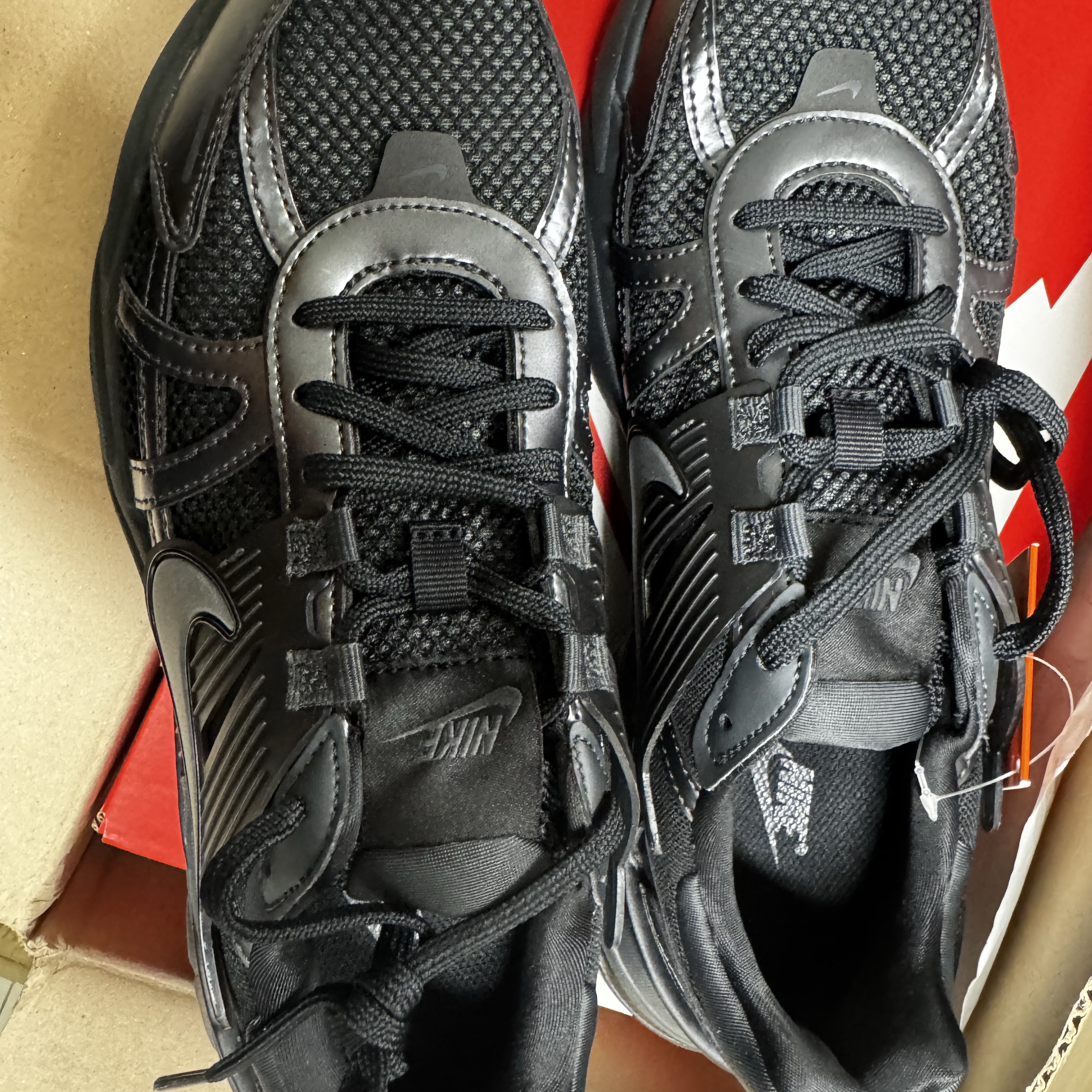 Nike V2K Run Black Anthracite 착용 스타일 - 3