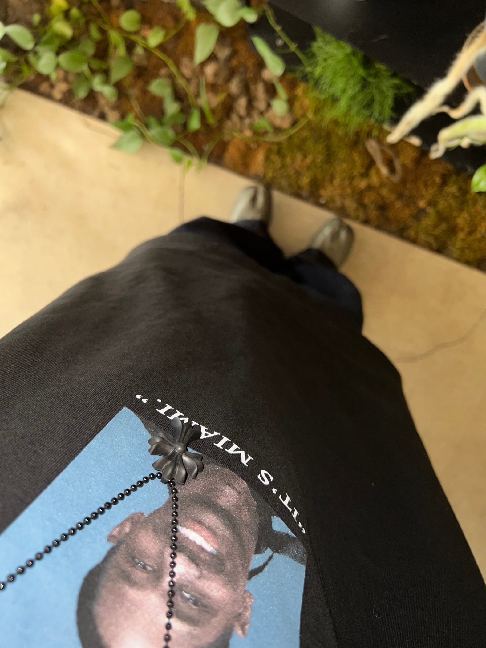 Travis Scott Free the Rage T-Shirt #2 Black, Maison Margiela Slip-On Tabi Shoes Black 착용 스타일 - 7