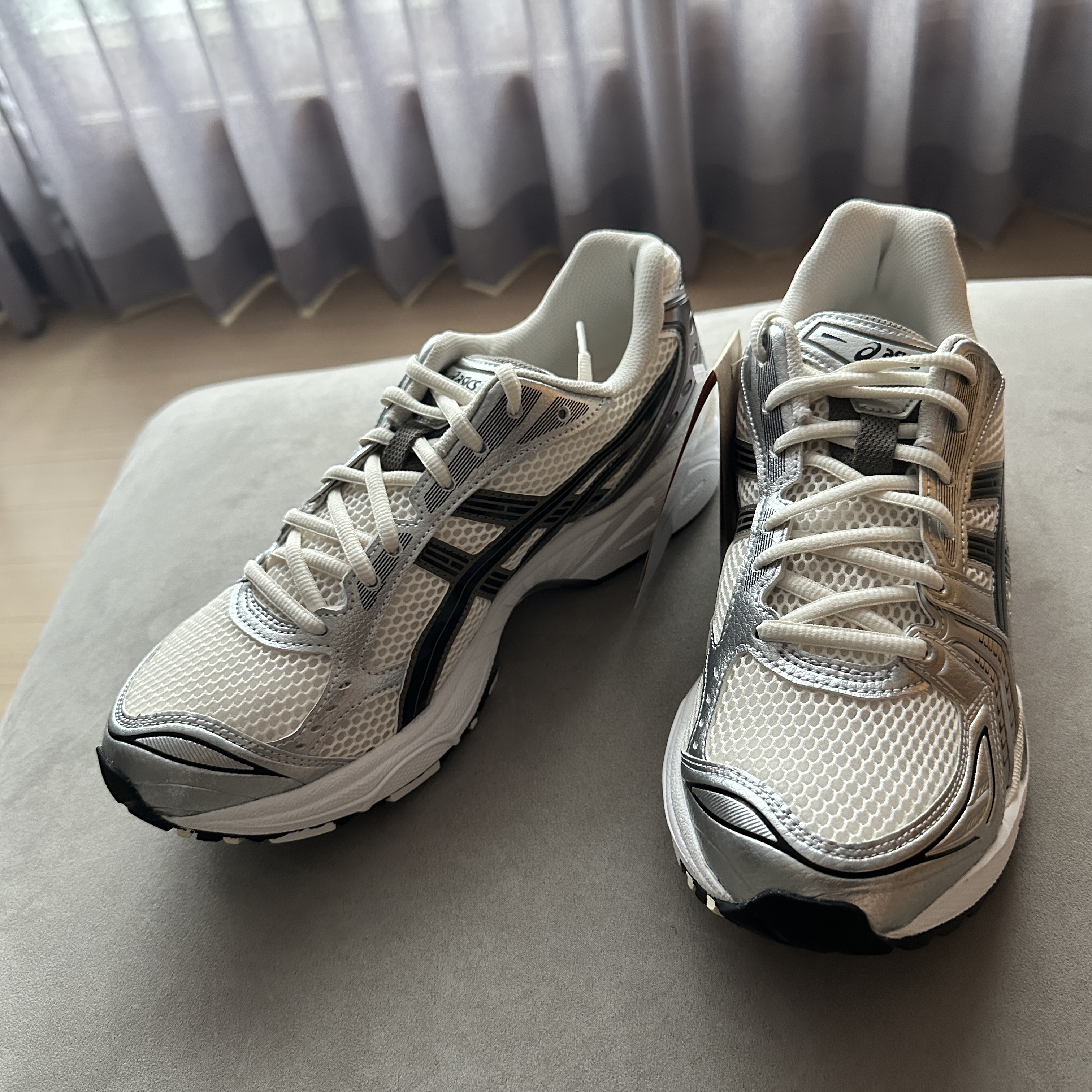 Asics Gel-Kayano 14 Cream Black 착용 스타일