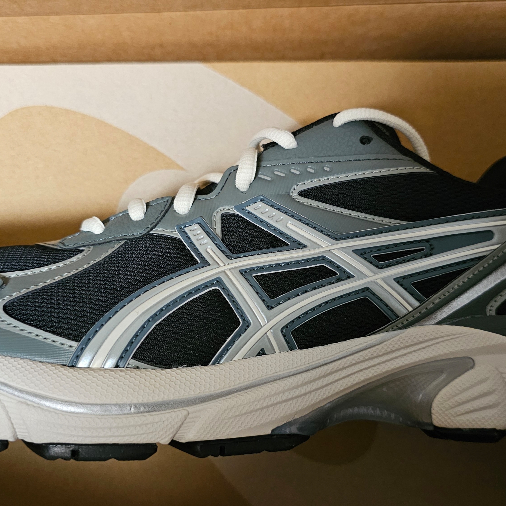 Asics GT-2160 Black Seal Grey 착용 스타일