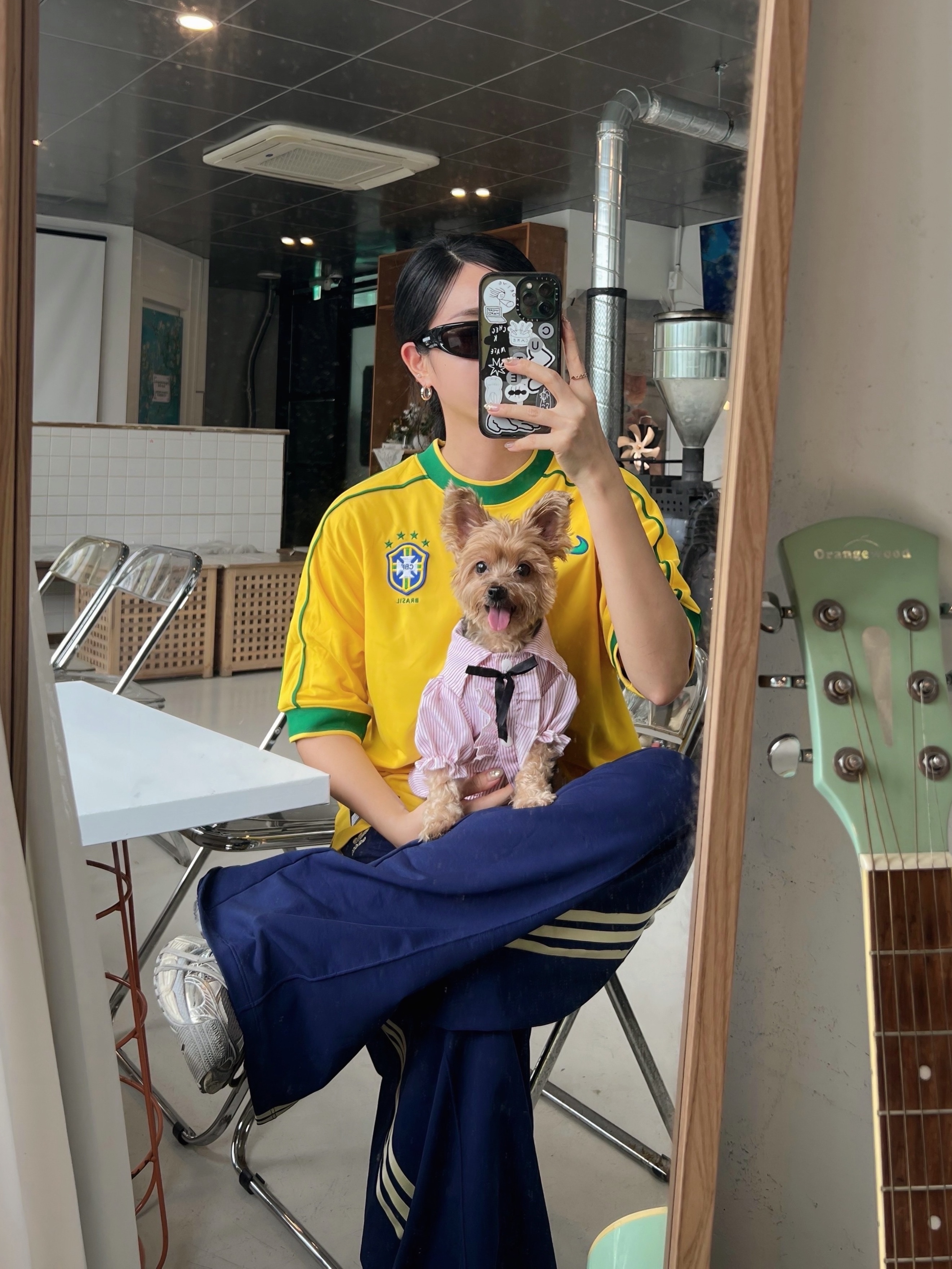 Nike Brazil 1998 Reissue Soccer Replica Jersey Varsity Maize Ronaldo (Marking Ver.), Balenciaga Swift Oval Sunglasses Black 착용 스타일 - 5