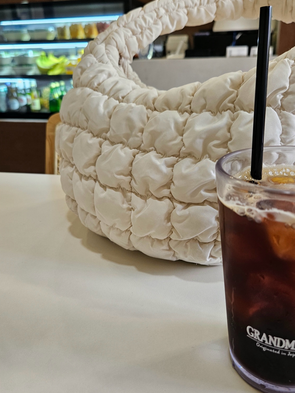 COS Quilted Mini Bag Cream, Samsung Galaxy Watch6 40mm LTE Gold (Korean Ver.) 착용 스타일 - 2
