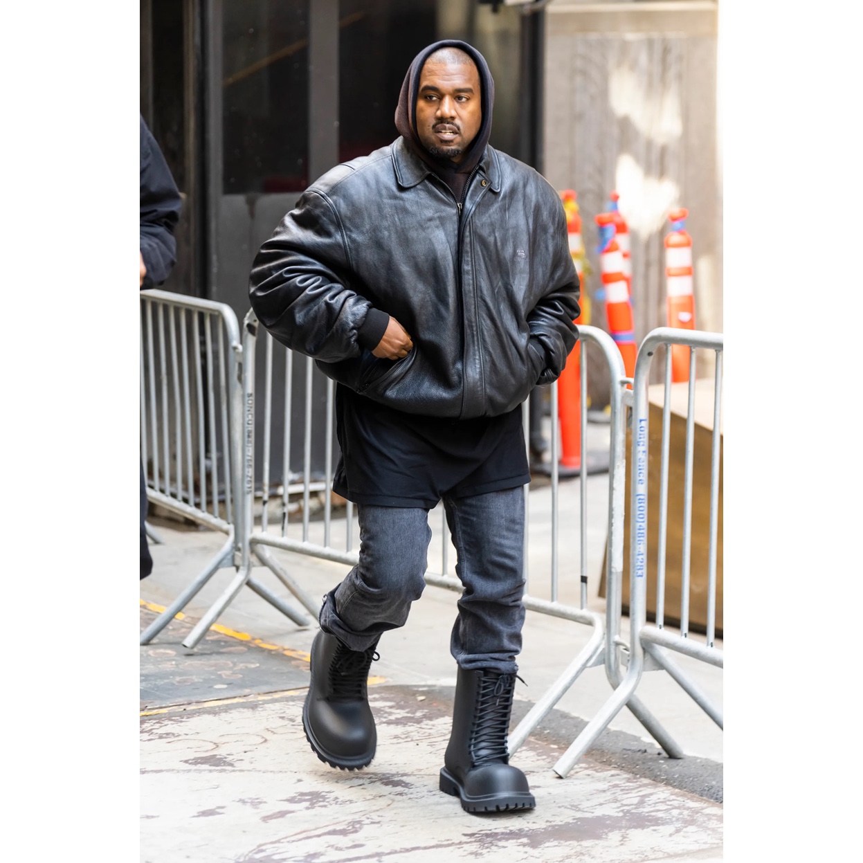 Adidas Yeezy Boost 350 V2 Core Black White 2022, Visvim FBT Lhamo Folk Light Brown - 23SS 착용 스타일 - 6