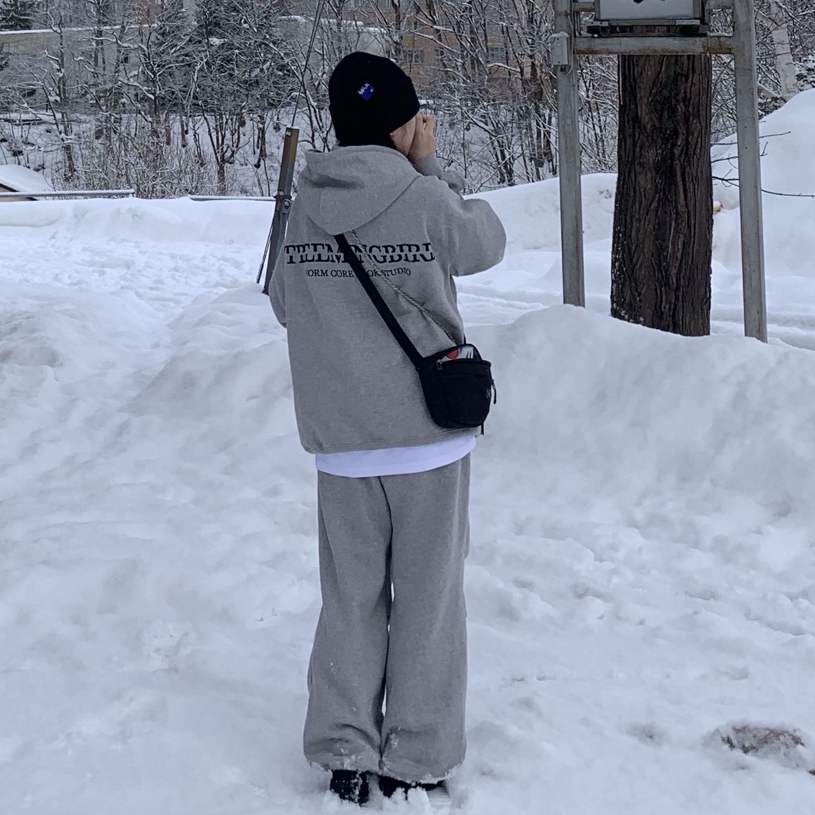 Ader Error Sig; TRS/BL Tag Beanie 02 Noir, Arc'teryx Mantis 1 Waistpack Black 착용 스타일 - 3