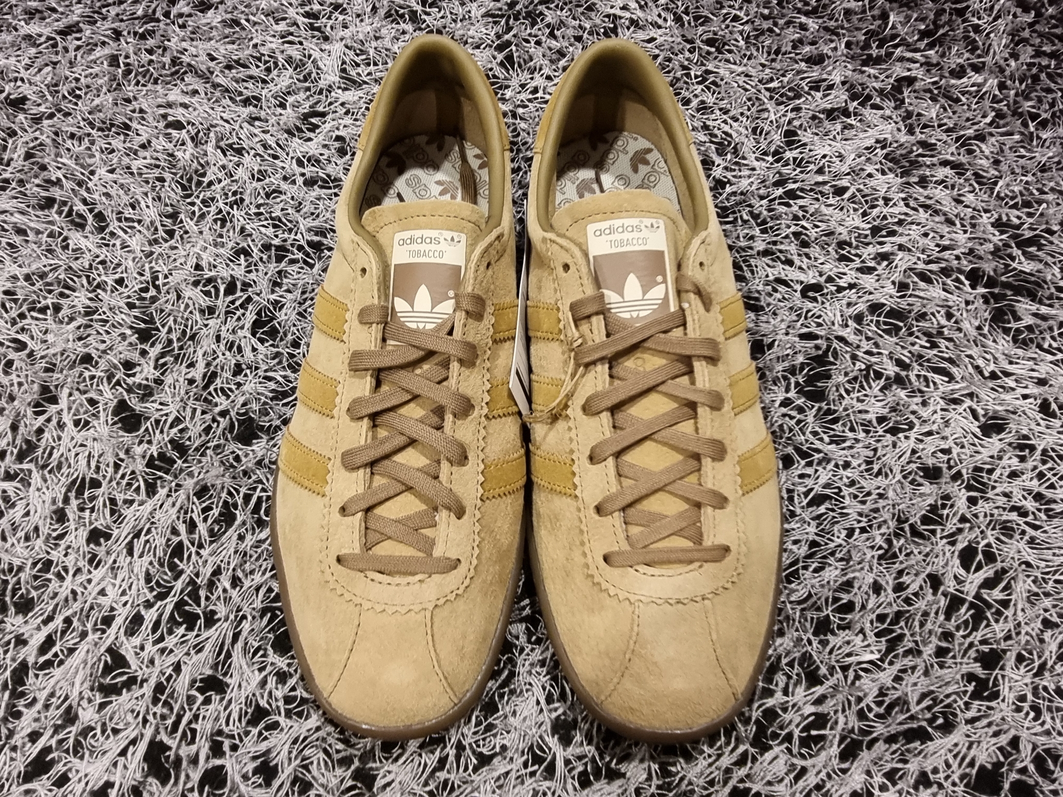 Adidas Tobacco Pantone Mesa 착용 스타일 - 4