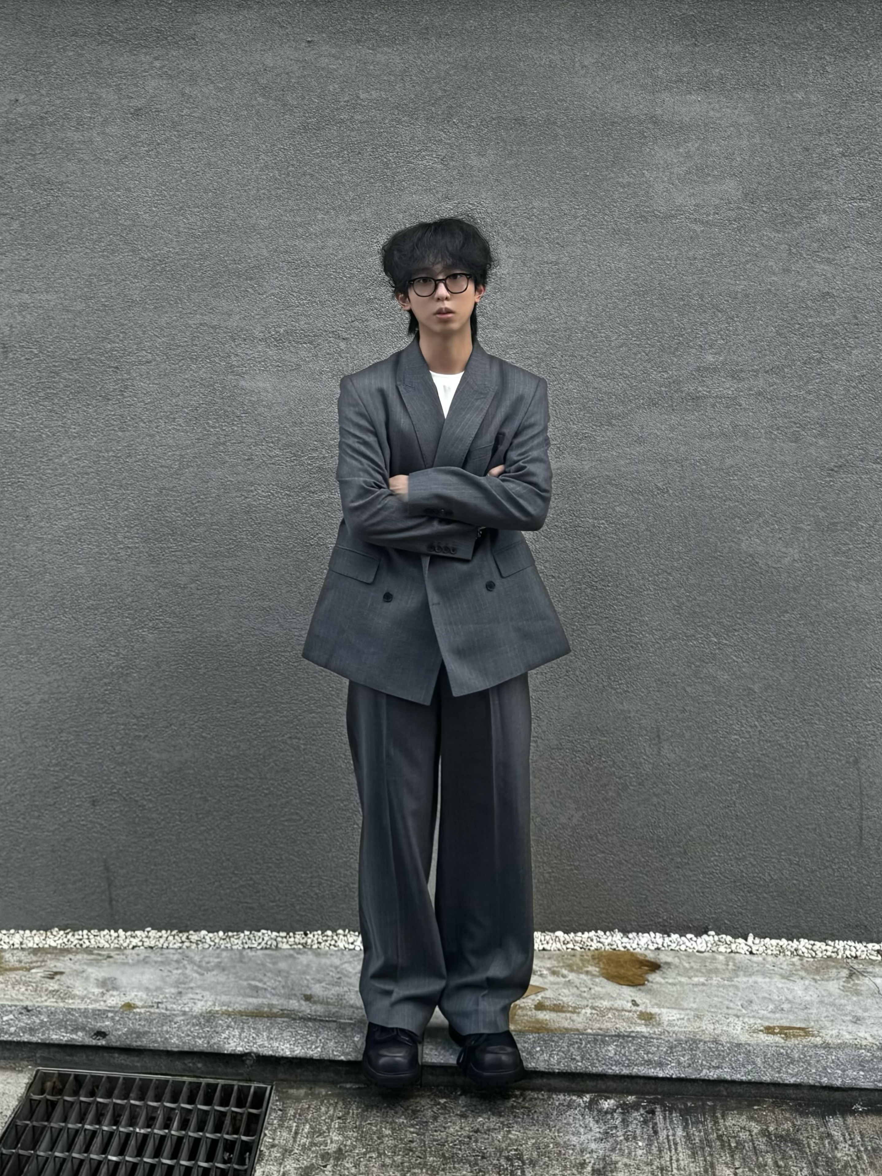 [KREAM 단독] L'H.A.S New Double Breasted Mens Jacket - Gray, [KREAM 단독] L'H.A.S New Relax-Rised Pants - Gray 착용 스타일 - 4