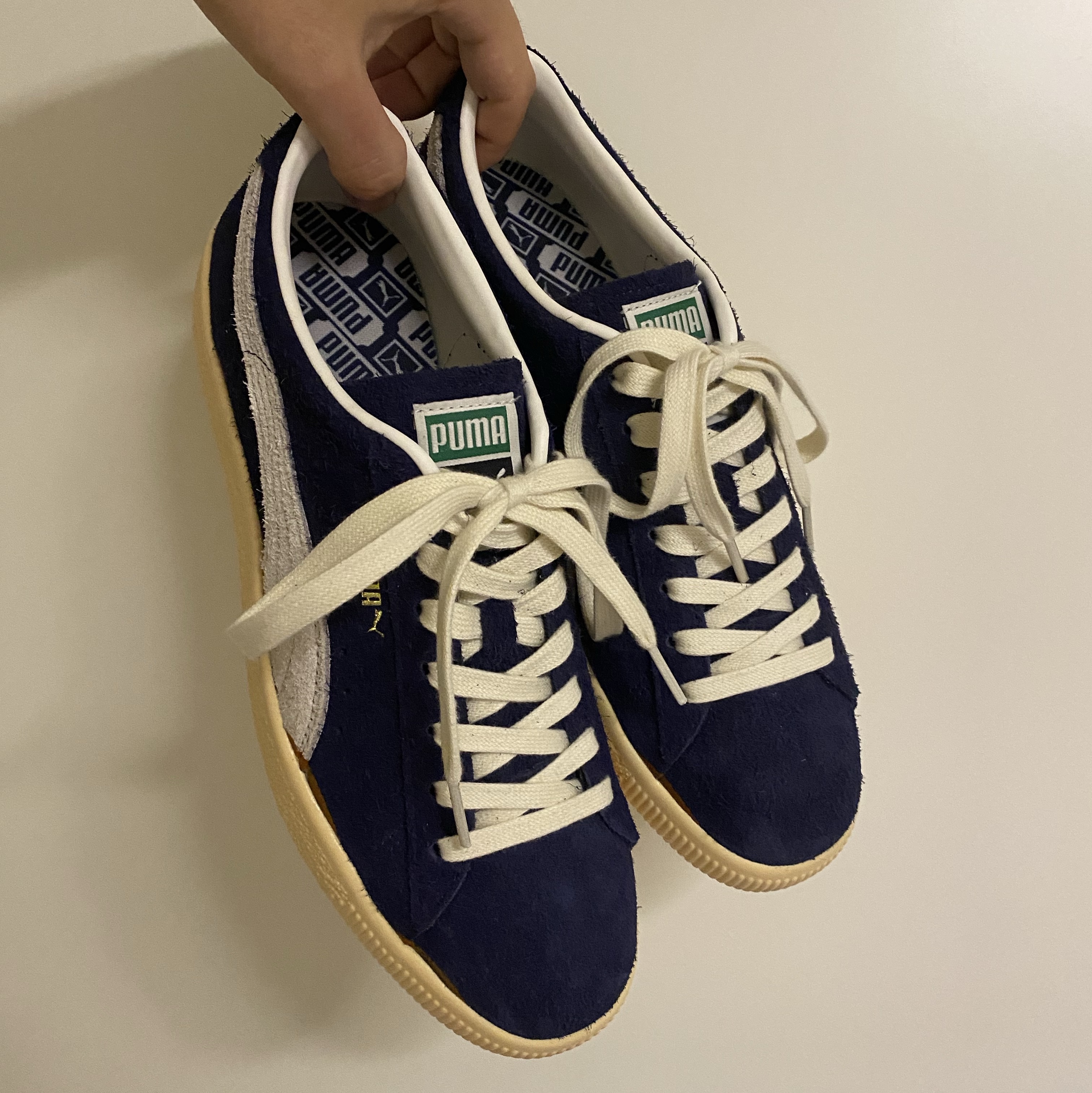 Puma Suede VTG The Neverworn II Navy 착용 스타일 - 2