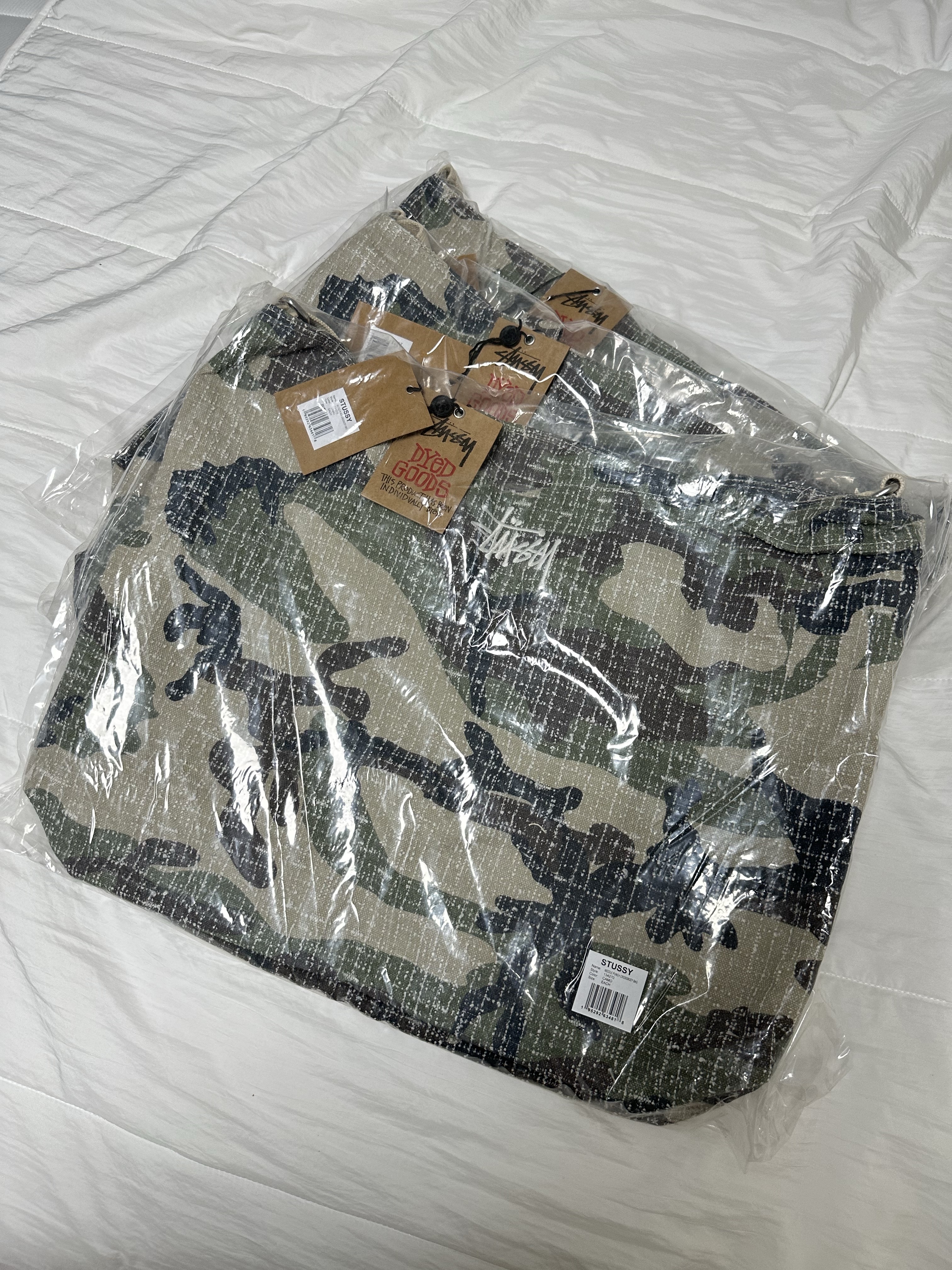 Stussy Needle Punch Crossbody Bag Camo 착용 스타일