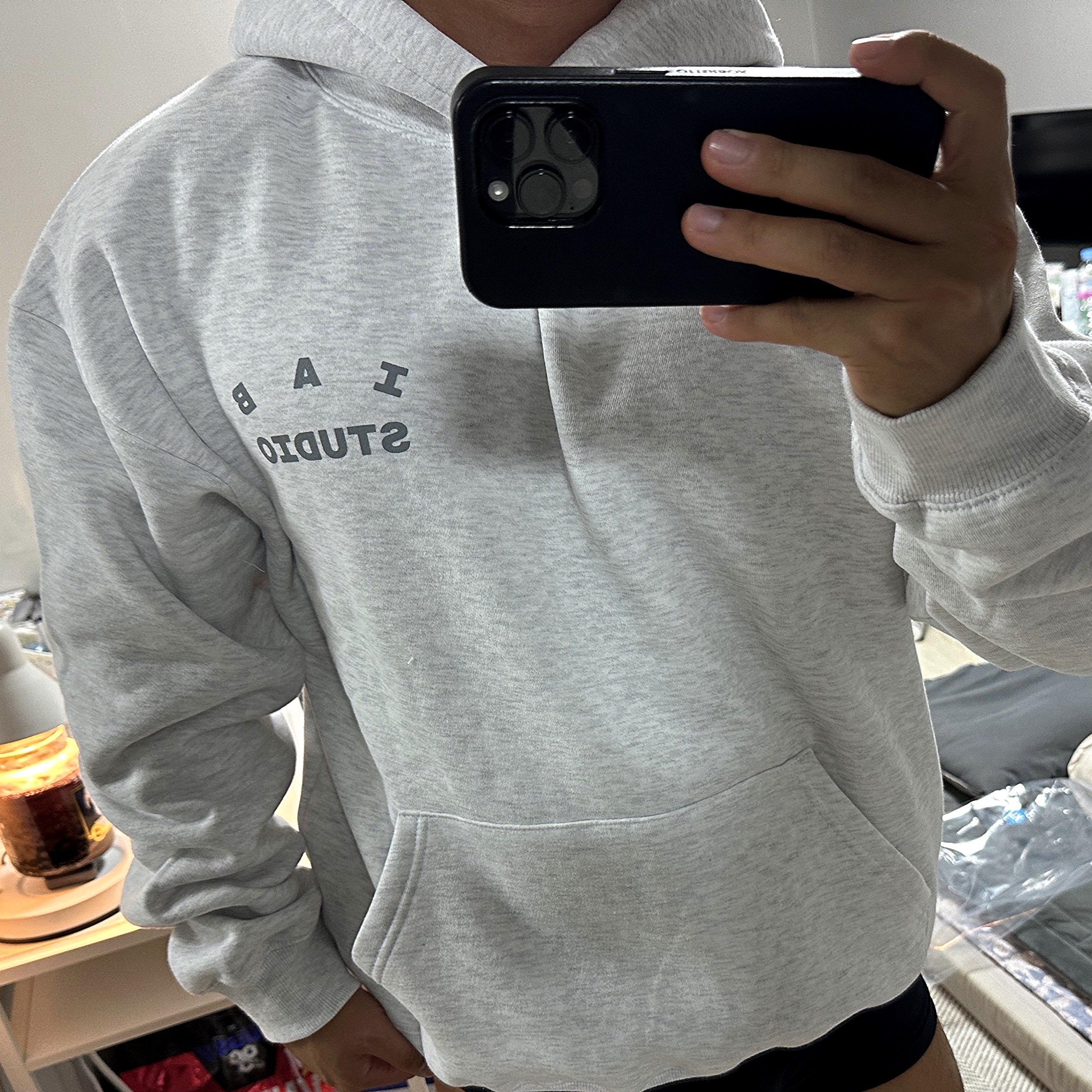 IAB Studio Hoodie Light Gray 착용 스타일