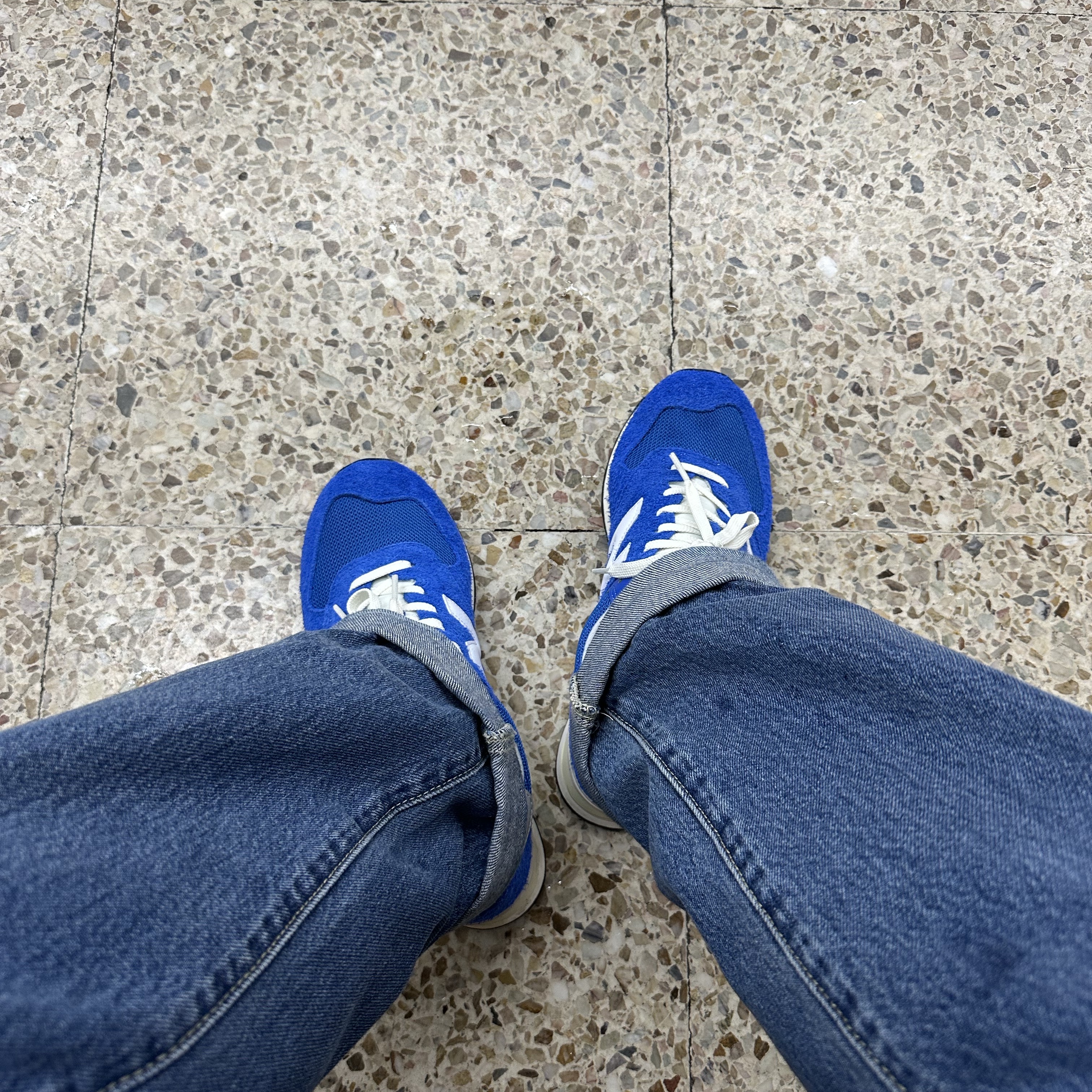 New Balance 574 Heritage Blue White 착용 스타일