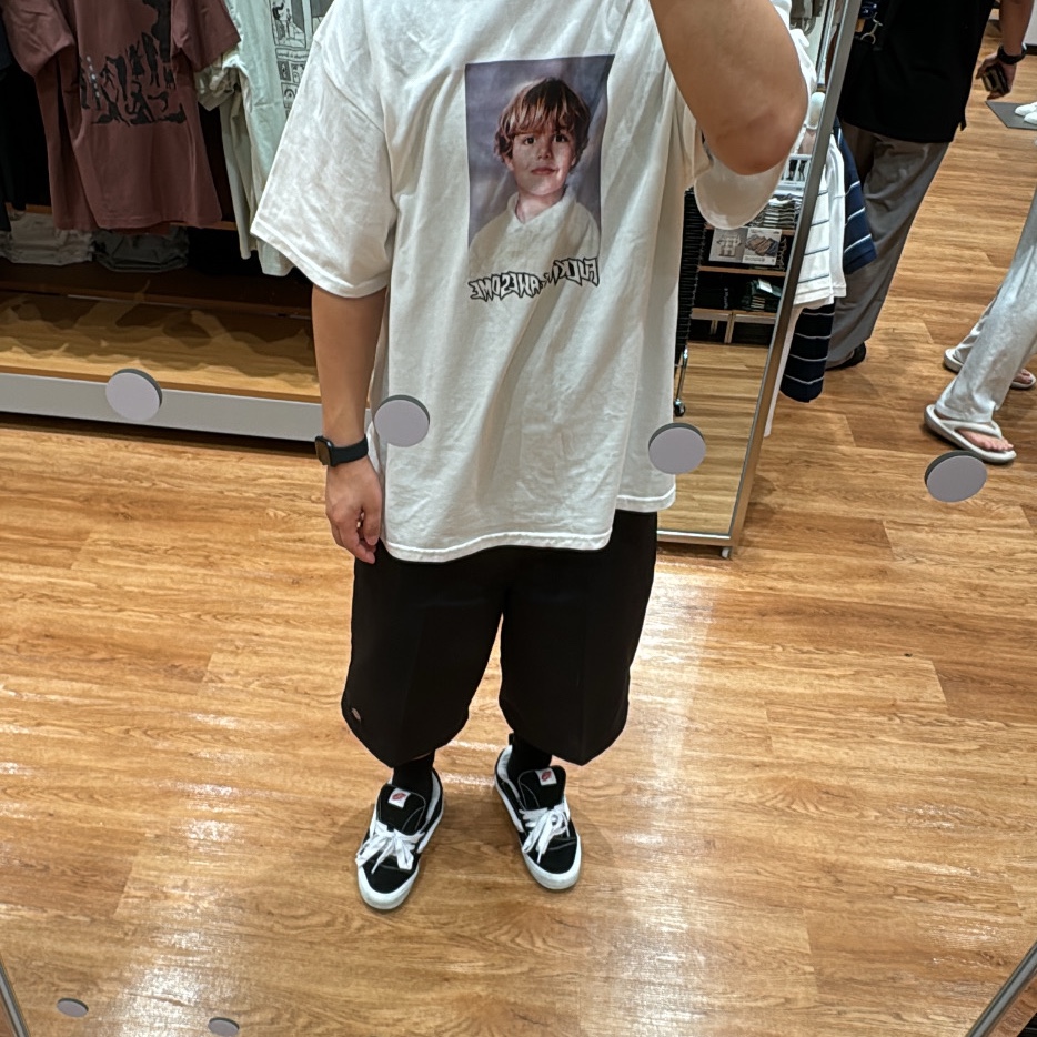 Vans Knu-Skool Black True White, Dickies Loose Fit 13 Inch Flat Front Work Shorts Black 착용 스타일