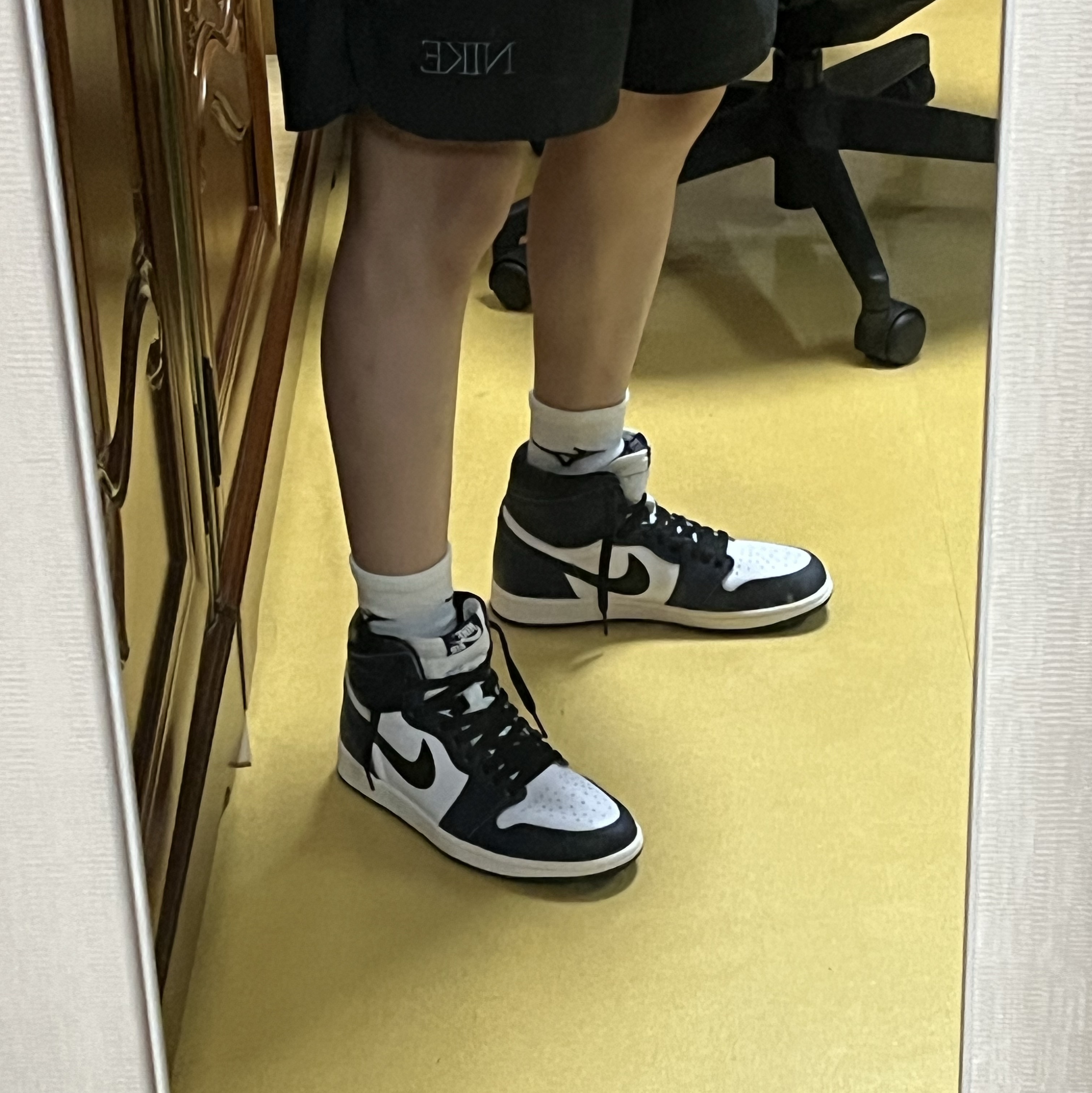 Jordan 1 Retro High OG Midnight Navy 착용 스타일 - 2