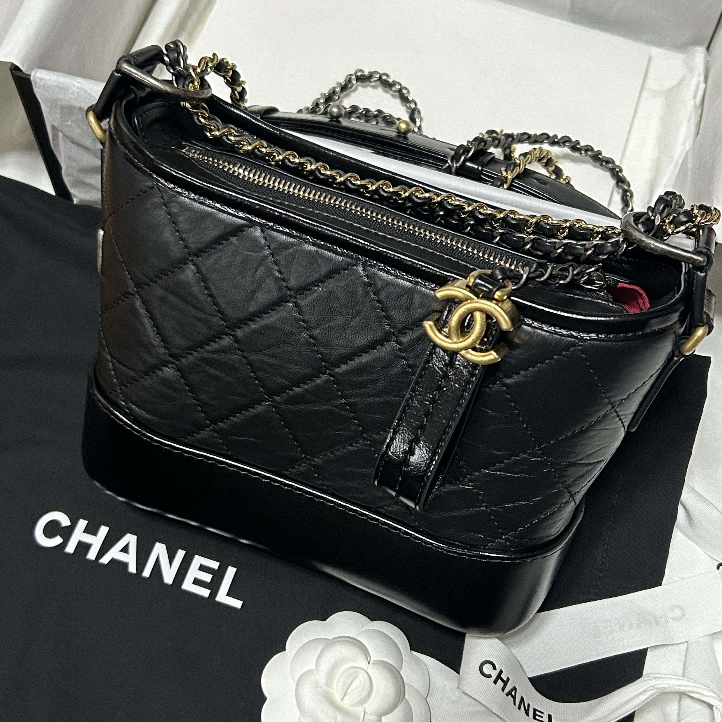 Chanel Gabrielle Small Hobo Bag Aged Calfskin & Gold Black 착용 스타일