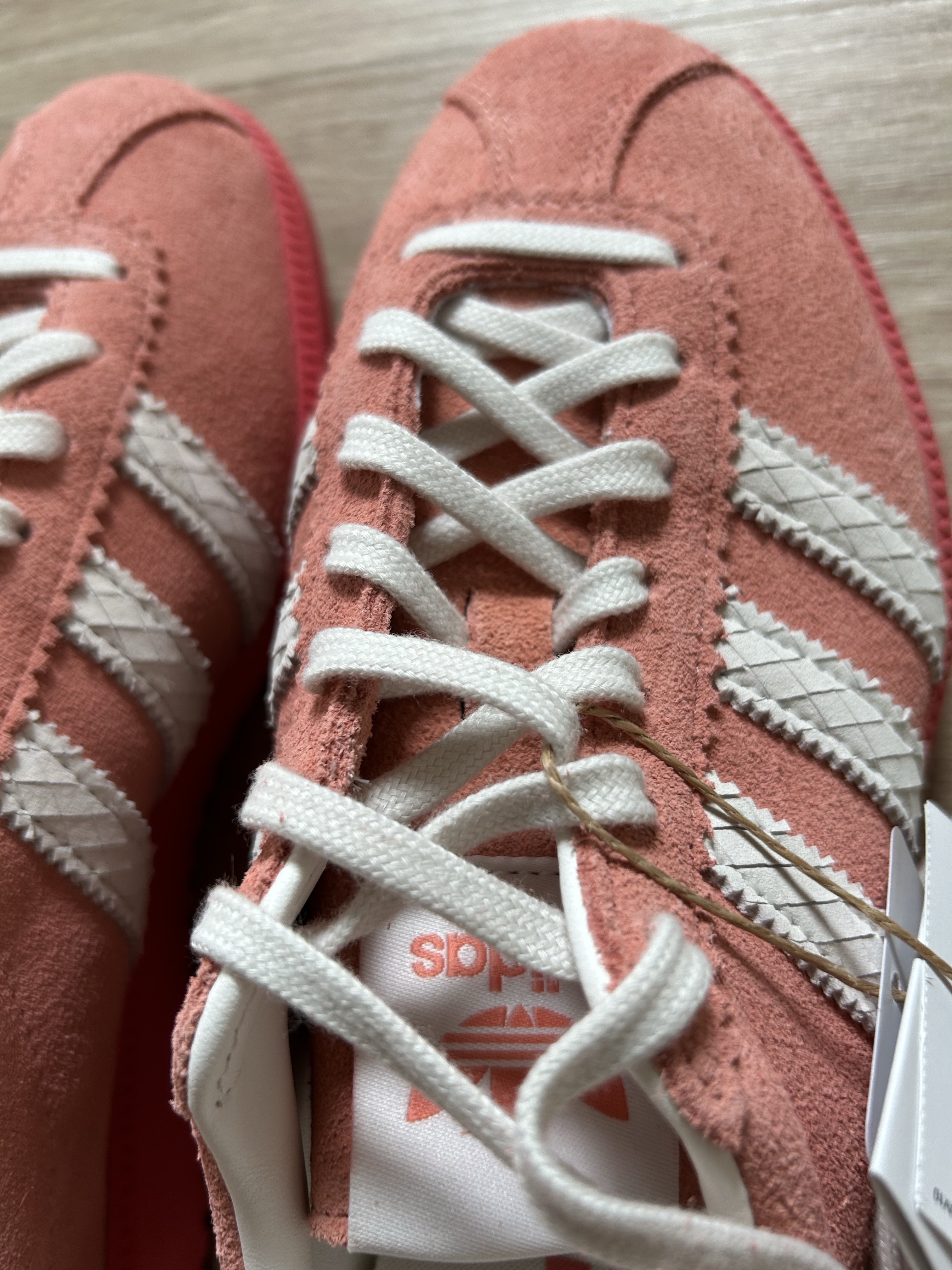 (W) Adidas Bermuda Wonder Clay Preloved Scarlet 착용 스타일