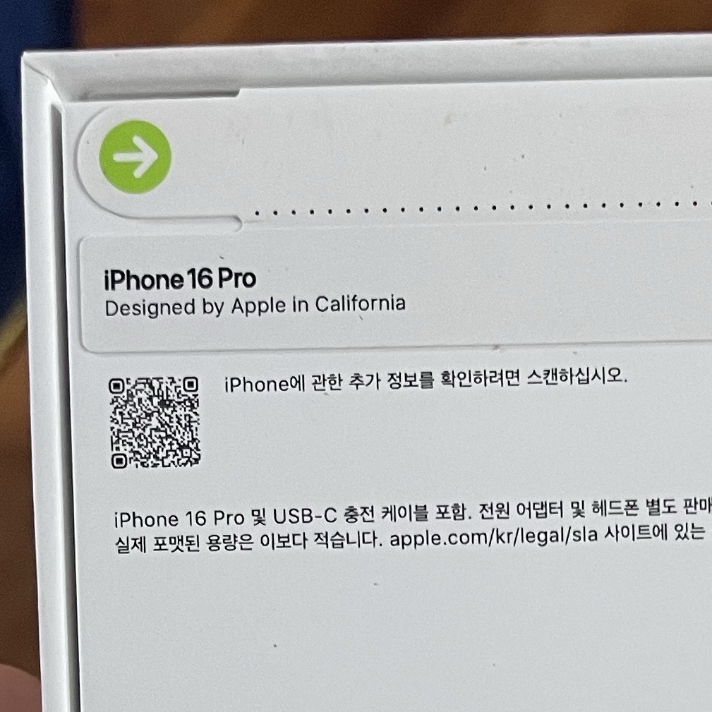 Apple iPhone 16 Pro 128GB Black Titanium (Korean Ver.), Apple iPad Air 5th Gen Wifi 64GB Space Gray (Korean Ver.) 착용 스타일 - 2