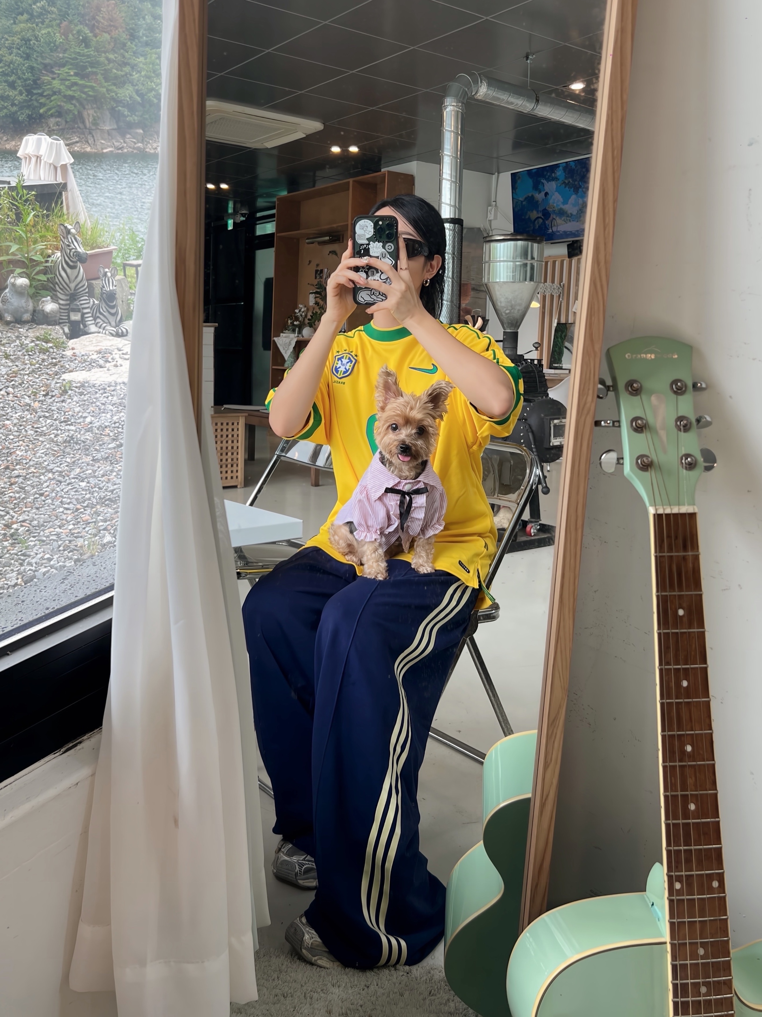 Nike Brazil 1998 Reissue Soccer Replica Jersey Varsity Maize Ronaldo (Marking Ver.), Balenciaga Swift Oval Sunglasses Black 착용 스타일 - 4