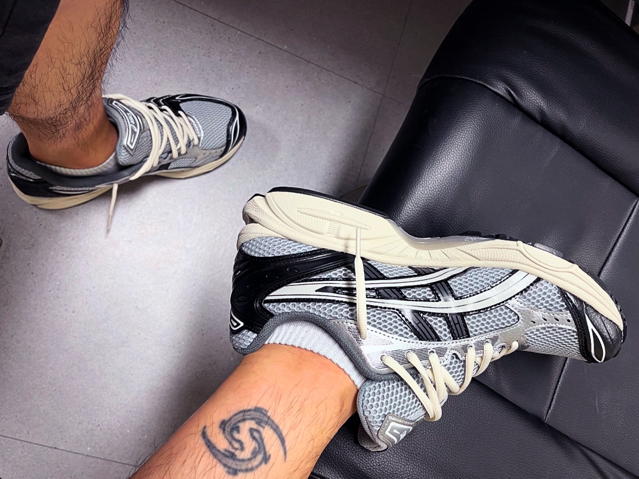 Asics Gel-Kayano 14 Black Glacier Grey 착용 스타일