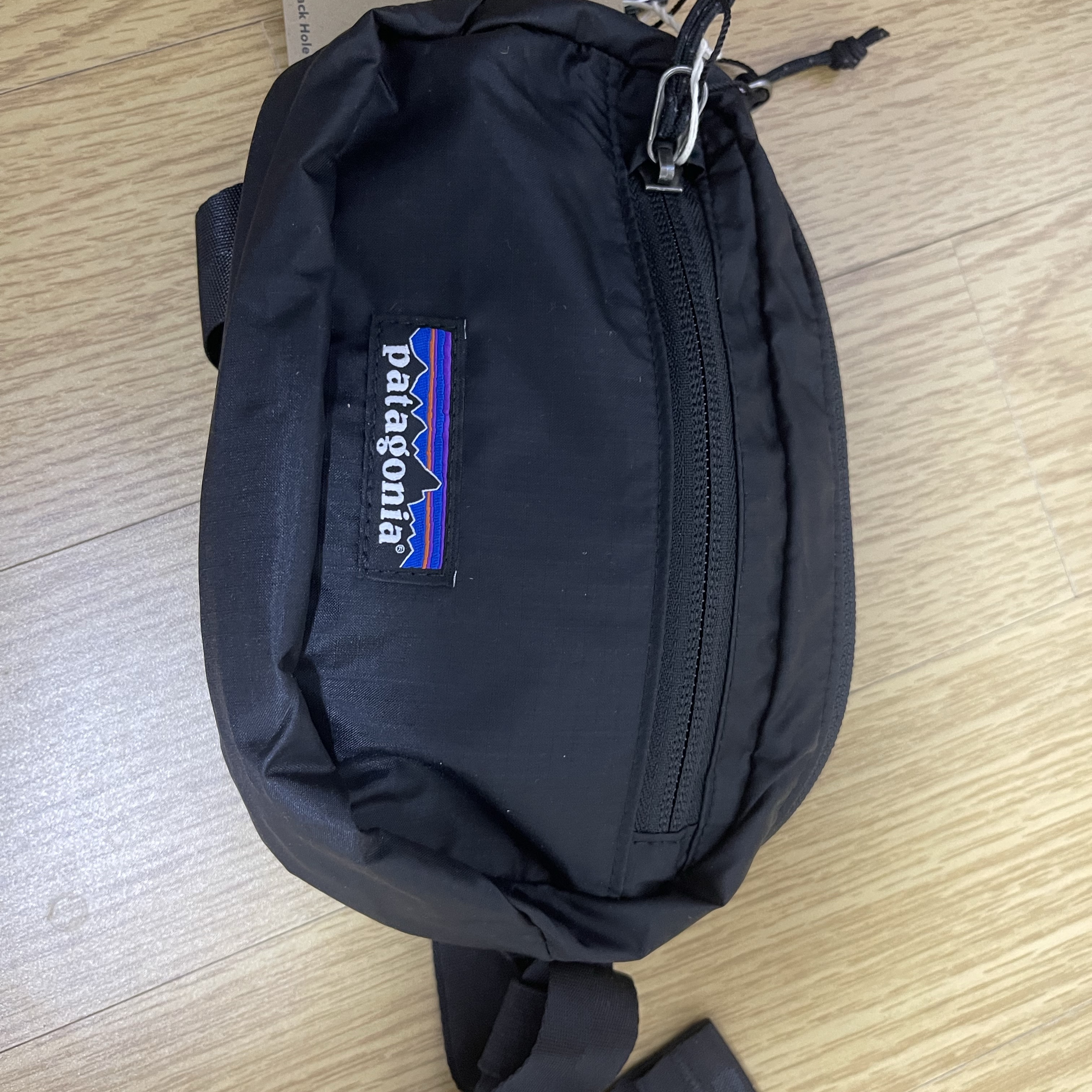 Patagonia Ultralight Black Hole Mini Hip Pack Black 착용 스타일 - 2