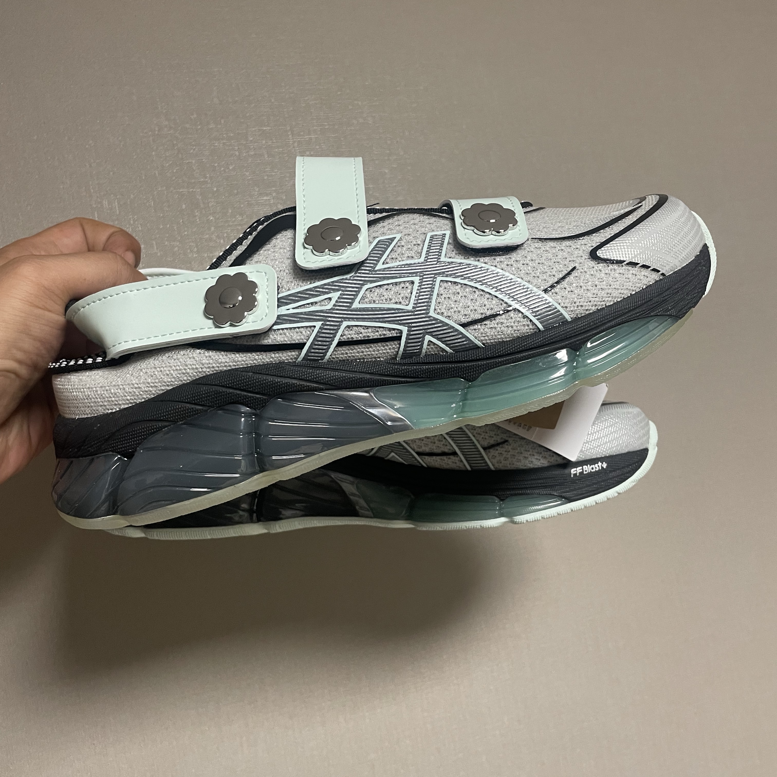 Asics x Cecilie Bahnsen Gel-Quantum 360 VIII Silver Mint 착용 스타일 - 3