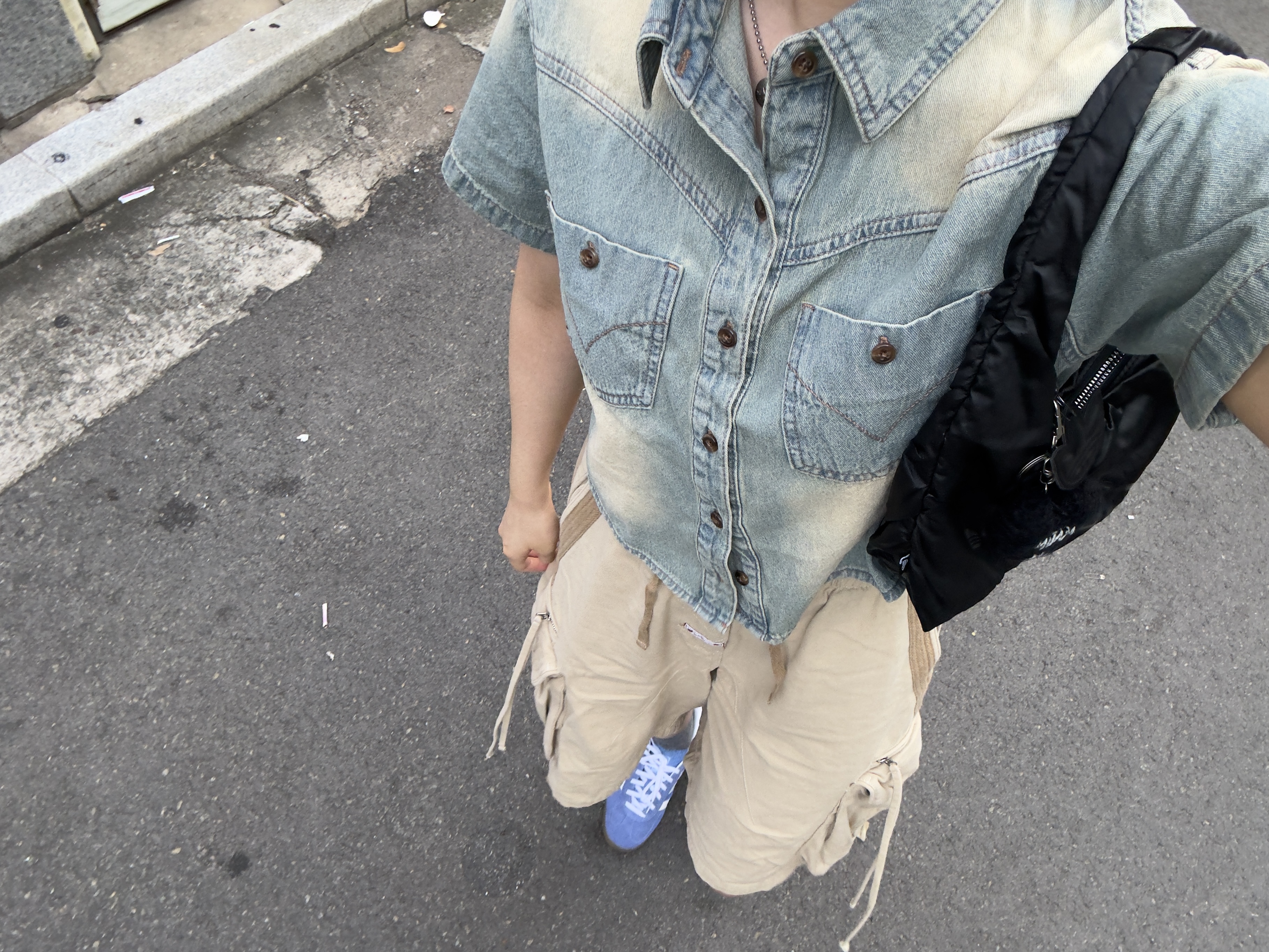 (W) Adidas Gazelle Indoor Blue Fusion Cloud White, Adidas Satin Small Shoulder Bag Black 착용 스타일