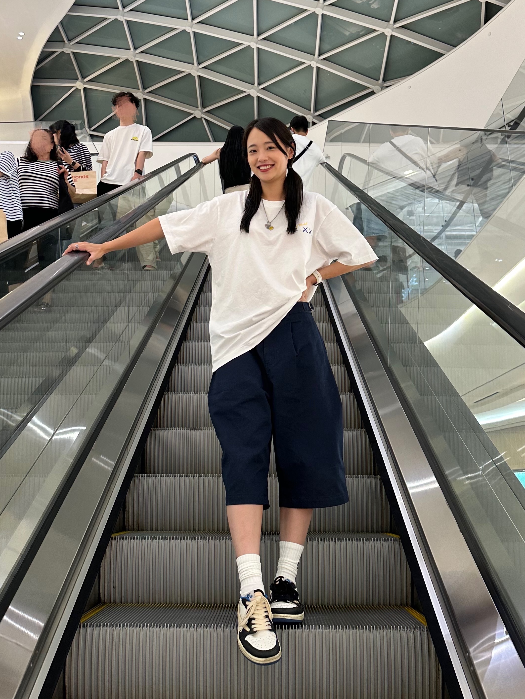 Uniqlo UT x Kaws x Warhol Socks A White, Jordan 1 x Travis Scott x Fragment Retro Low OG SP Military Blue 착용 스타일 - 2
