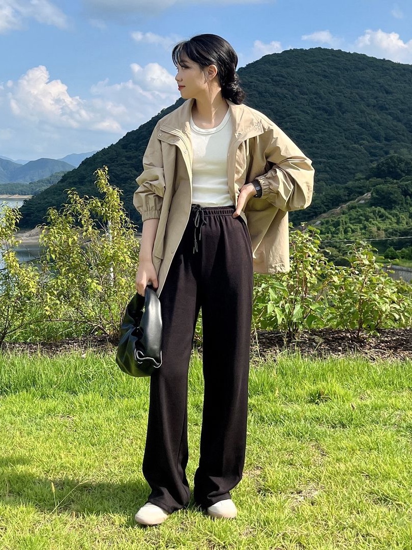 Siyazu SIPT7134 Relaxed banding slacks Black 착용 스타일 - 2