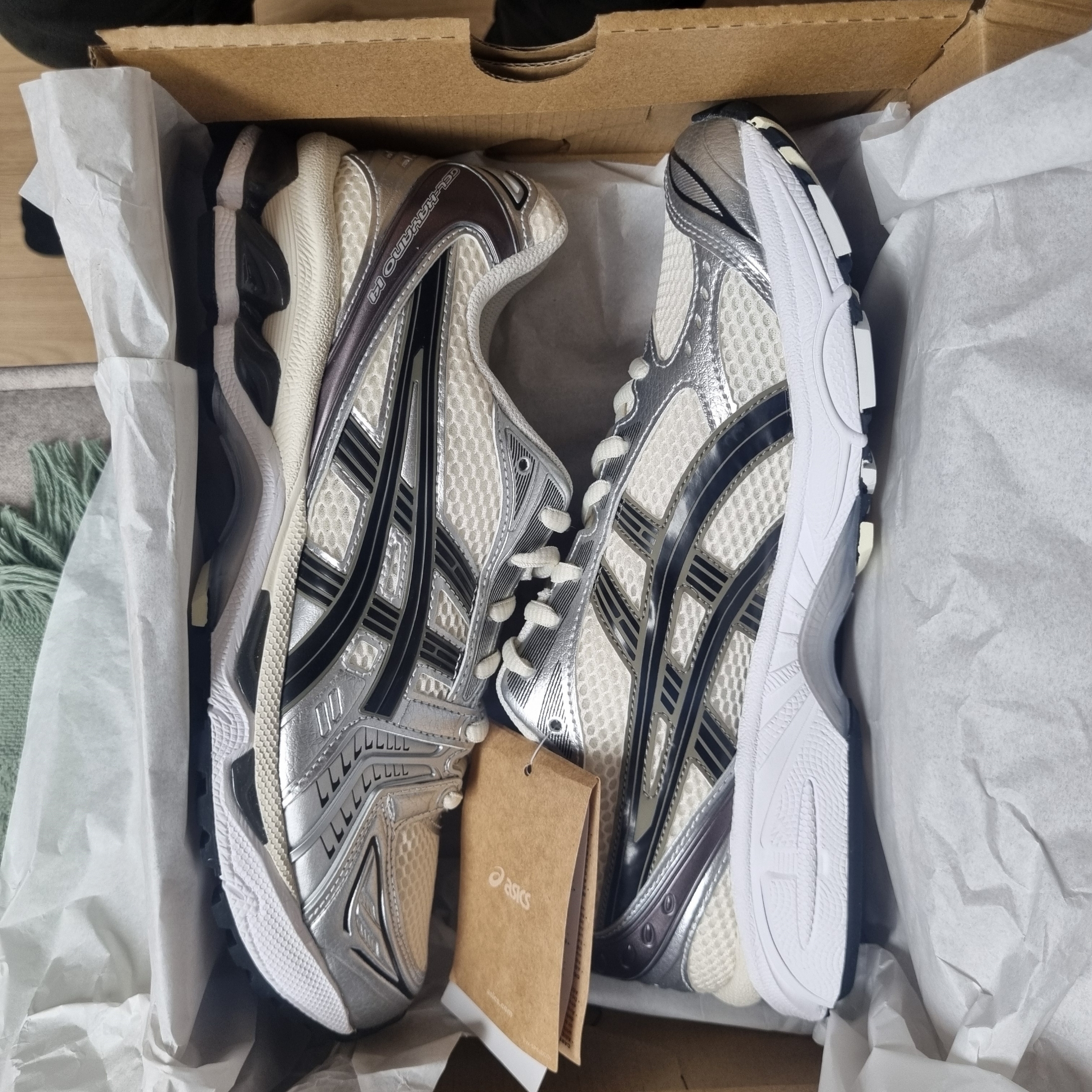 Asics Gel-Kayano 14 Cream Black 착용 스타일