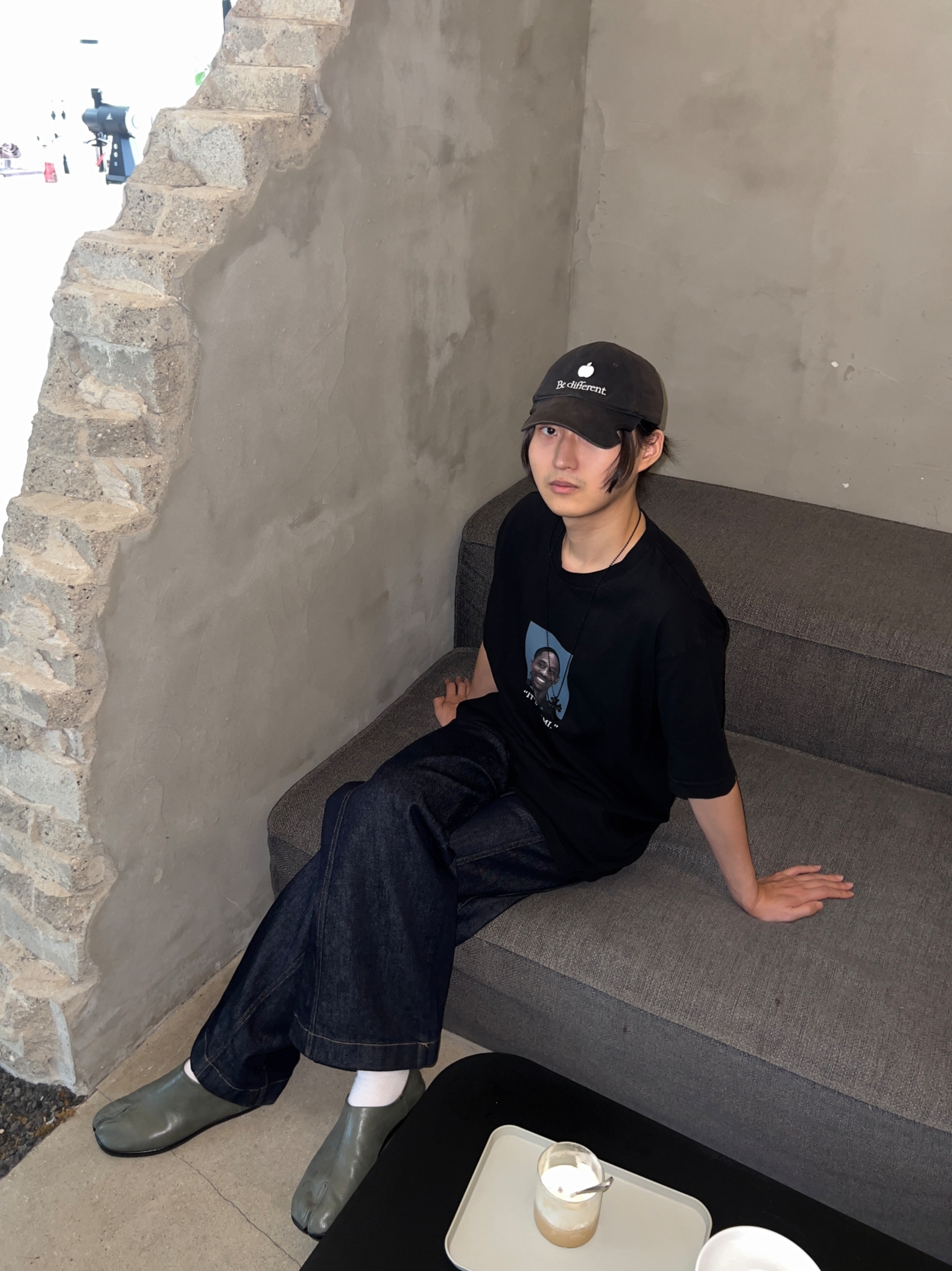 Travis Scott Free the Rage T-Shirt #2 Black, Maison Margiela Slip-On Tabi Shoes Black 착용 스타일 - 4
