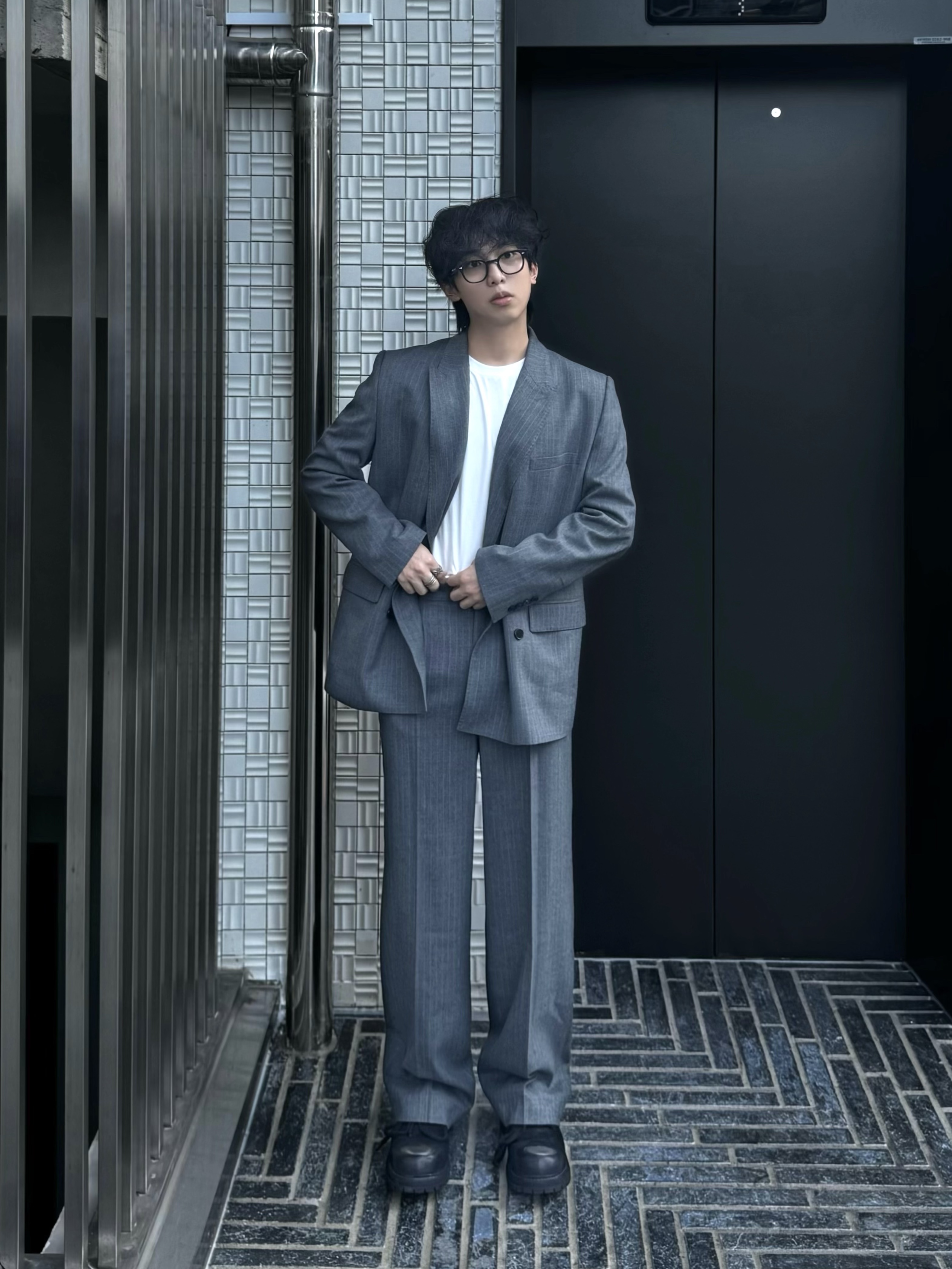[KREAM 단독] L'H.A.S New Double Breasted Mens Jacket - Gray, [KREAM 단독] L'H.A.S New Relax-Rised Pants - Gray 착용 스타일 - 1